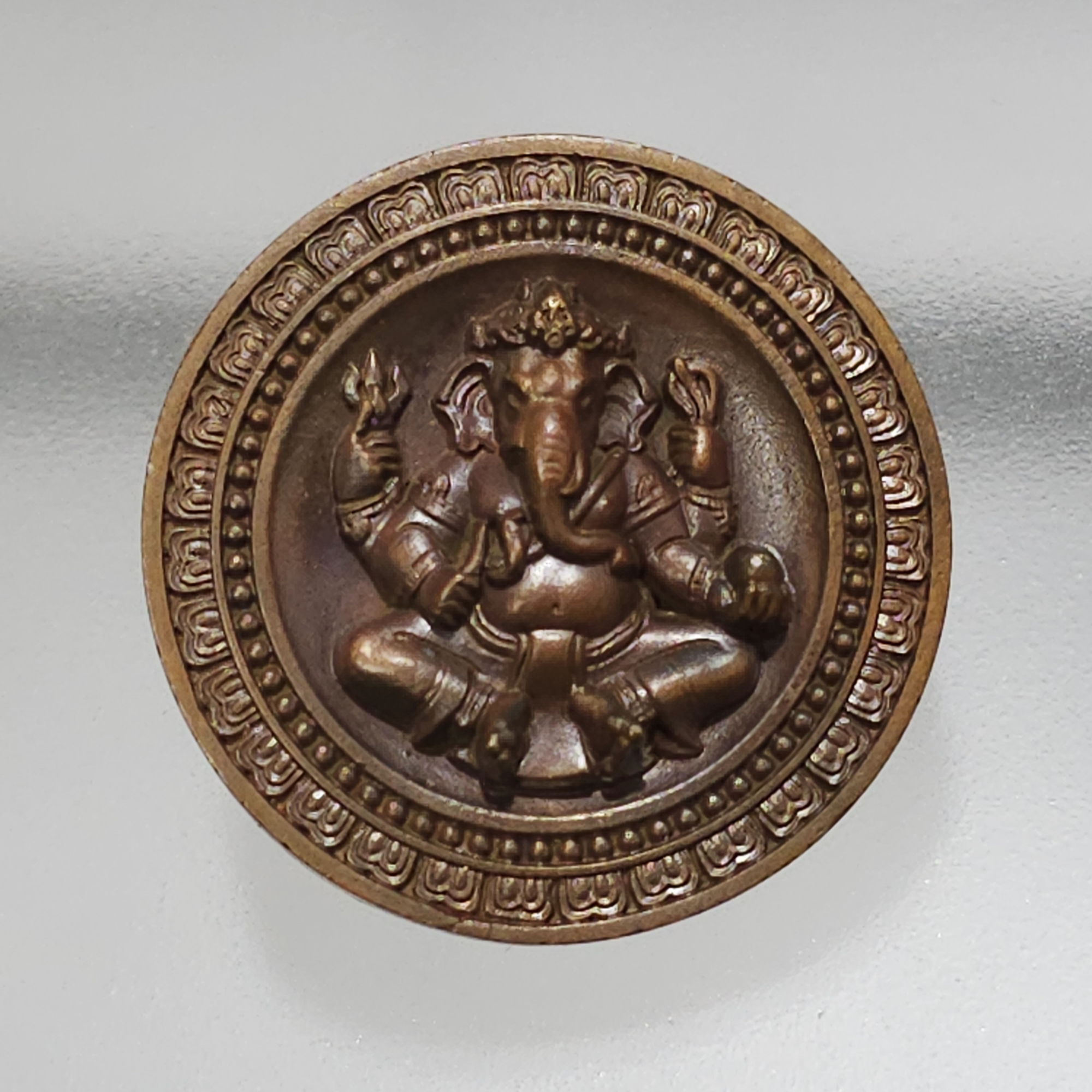 เหรียญพระพิฆเนศ เนื้อนวะ พิมพ์ใหญ่ รุ่นเบญจมงคล ครบรอบ 50 ปี ททบ.5 ปี2551 พร้อมกล่องเดิม