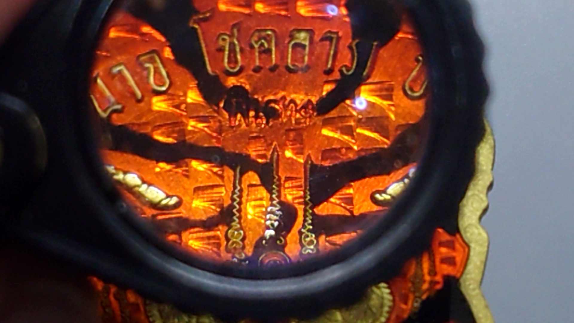 เหรียญเสมา เสือคาบดาบ รุ่น1 เนื้อทองระฆัง ตอกพิเศษ แจกกรรมการ ลงยาลายเสือ หน้า หลัง ขอบแดง จีวรส้ม หลวงพ่อพัฒน์ วัดห้วยด้วน โคท 450