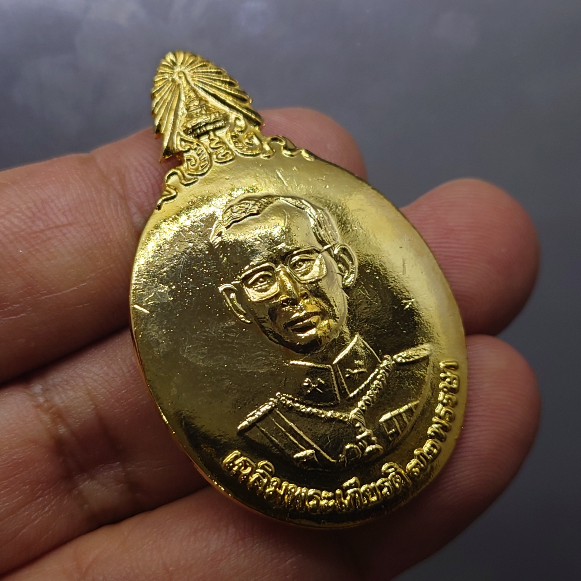 เข็มกลัด เข็มที่ระลึก 5 ธันวามหาราช กาหลั่ยทอง ครั้งที่ 23 ในหลวง ร9 พ.ศ.2542