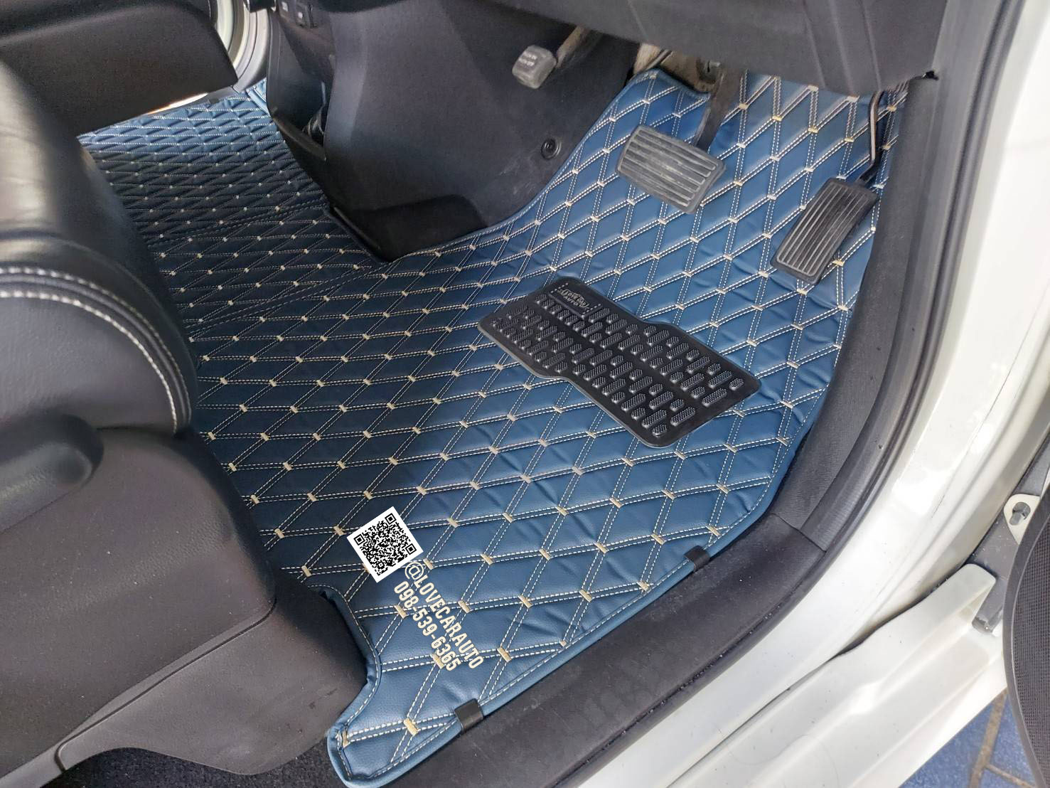 พรมปูพื้นรถยนต์ 6D Honda Stepwgn สีน้ำเงินด้ายทอง