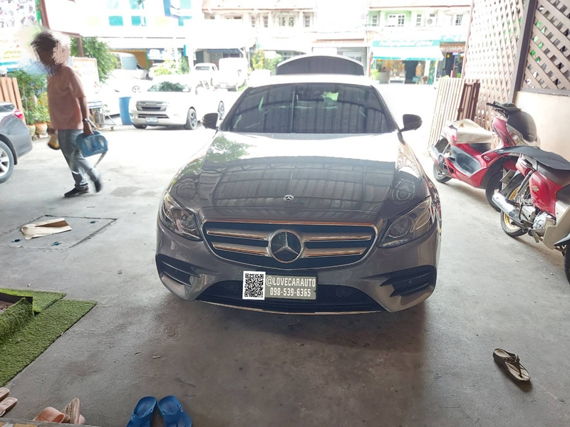 พรมปูพื้นรถยนต์ Benz E350e W213 สีดำด้ายดำ + ไวนิลสีดำ