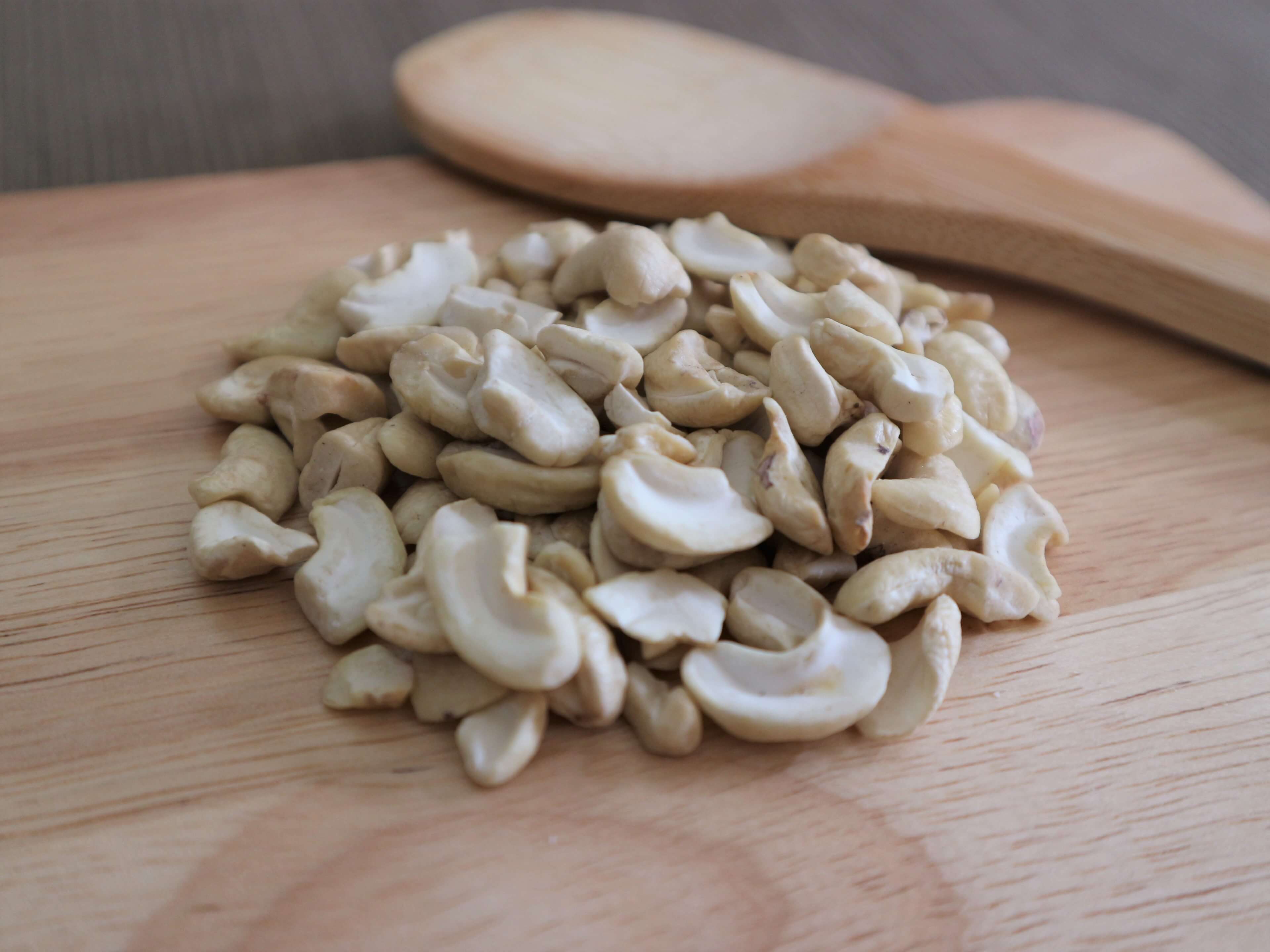 เม็ดมะม่วงหิมพานต์หักใหญ่ 100 กรัม