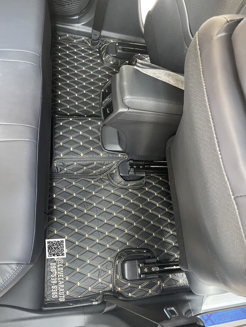 พรมปูพื้นรถยนต์ 6D Toyota Yaris Cross HEV สีดำด้ายทอง