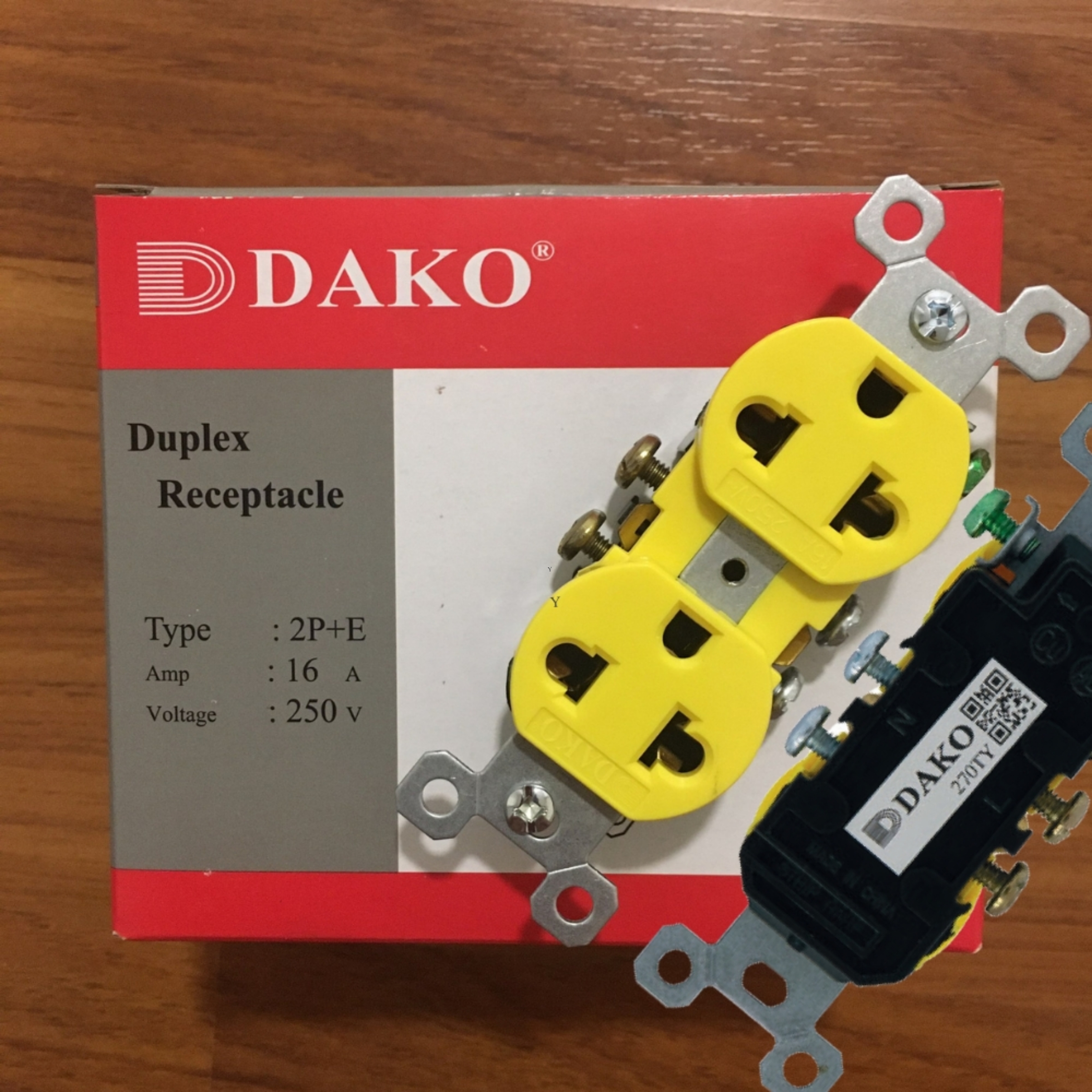 "DAKO PLUG" 270TY ปลั๊กตัวเมียช่องคู่เเบบฝัง สีเหลือง