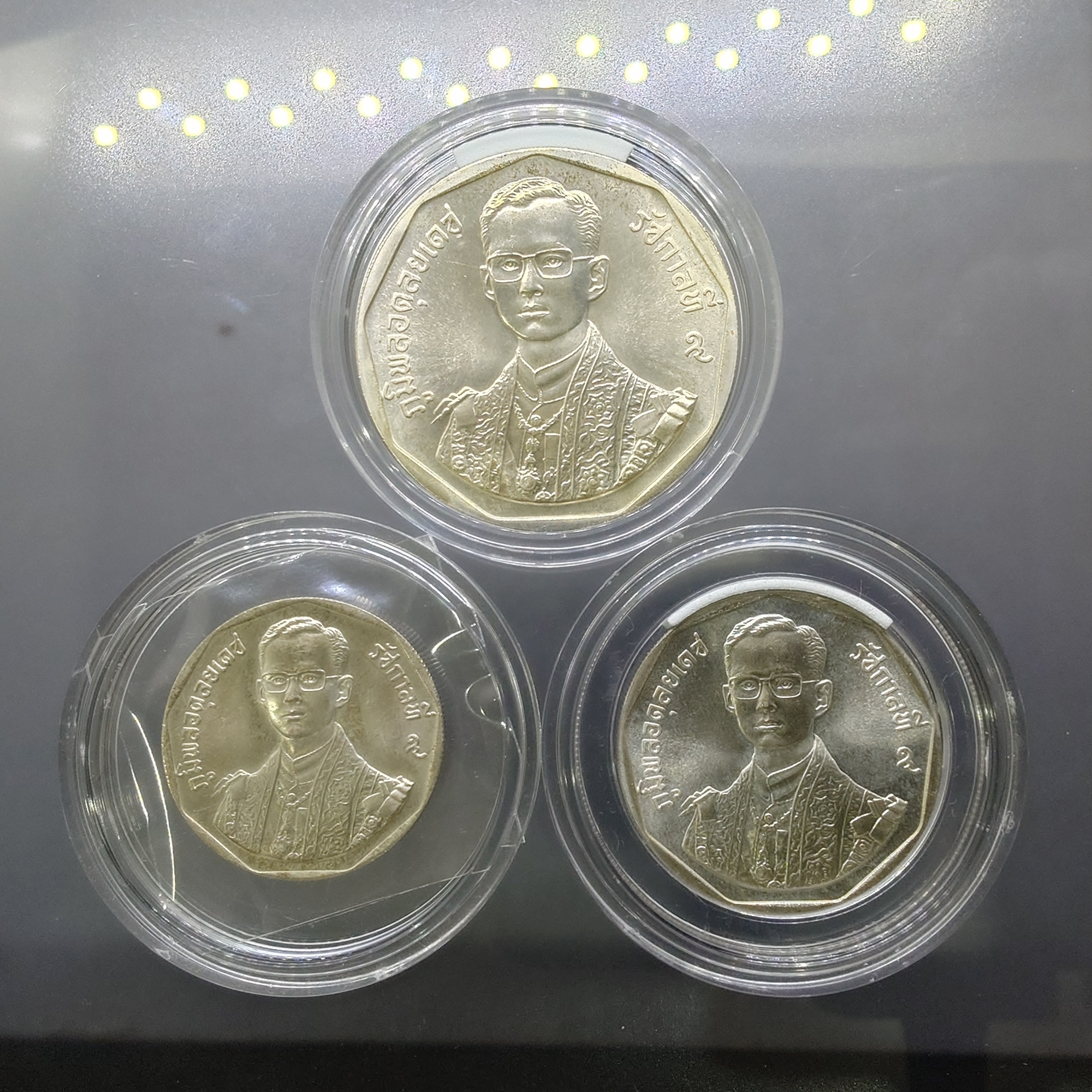 เหรียญเงินครบชุด ที่ระลึกพระราชพิธีรัชมังคลาภิเษก รัชกาลที่ 9 ปี พ.ศ.2531 ไม่ผ่านใช้