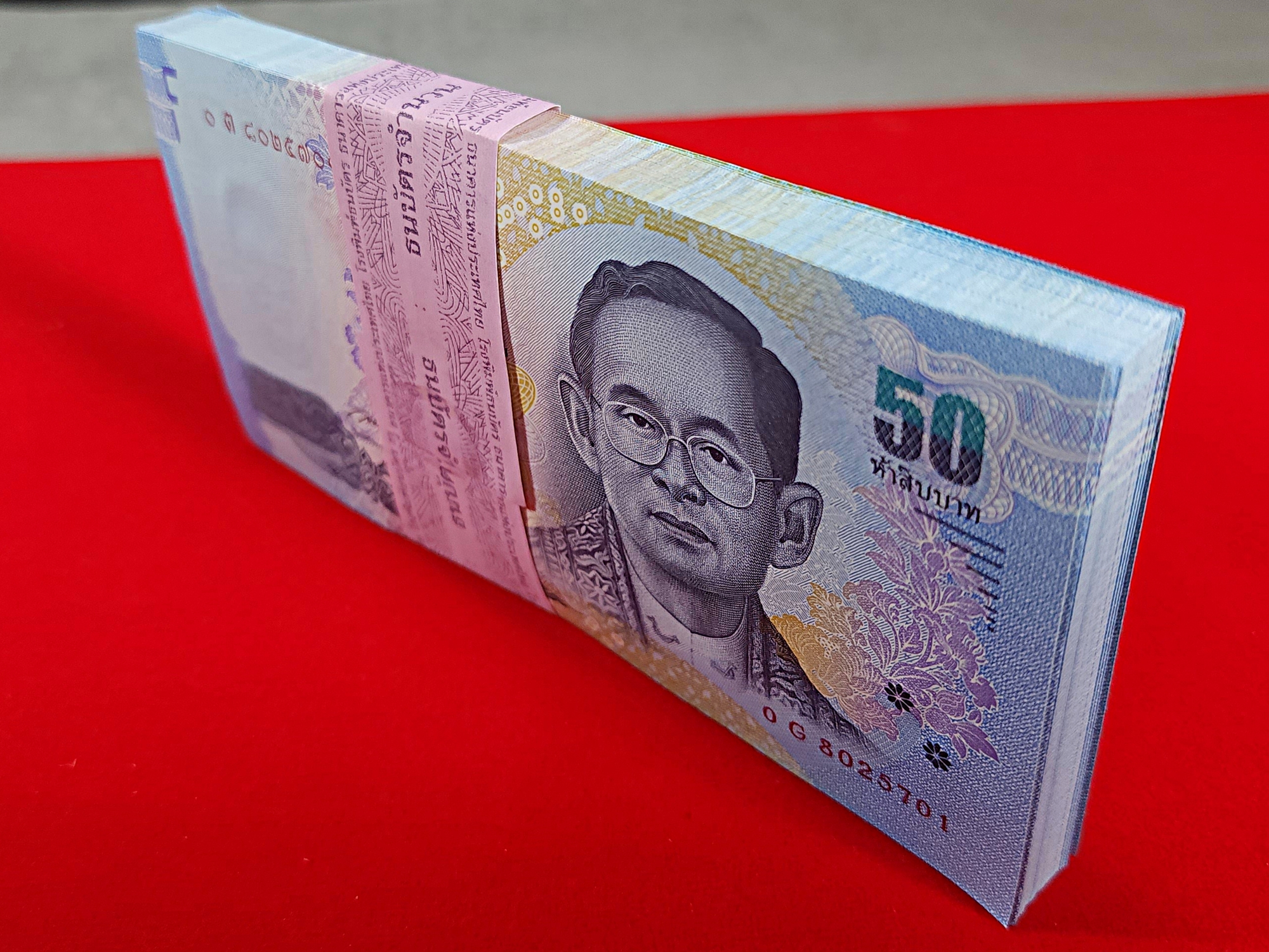 ธนบัตรยกแหนบ 100 ใบ เรียงเลข ธนบัตร 50 บาท แบบ 16 ไม่ผ่านใช้งาน สภาพสวยๆ พร้อมบรรจุตลับ