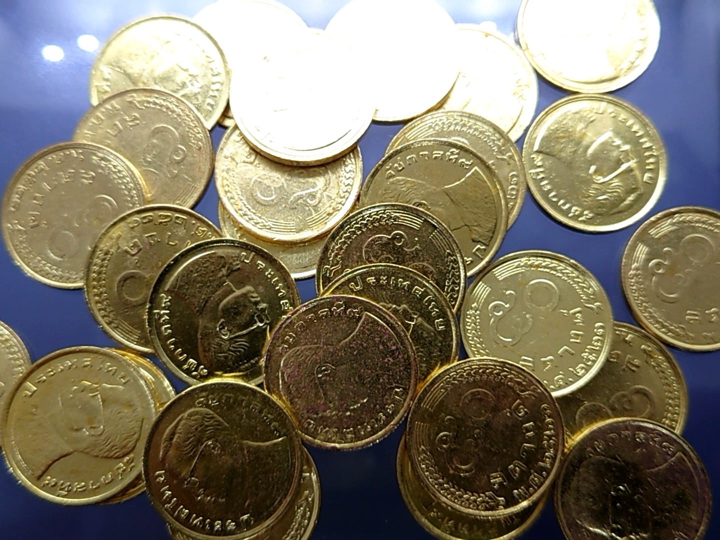 ชุด 5 เหรียญ เหรียญ 50 สตางค์ สีทอง ปี พศ 2523 ผ่านใช้งาน