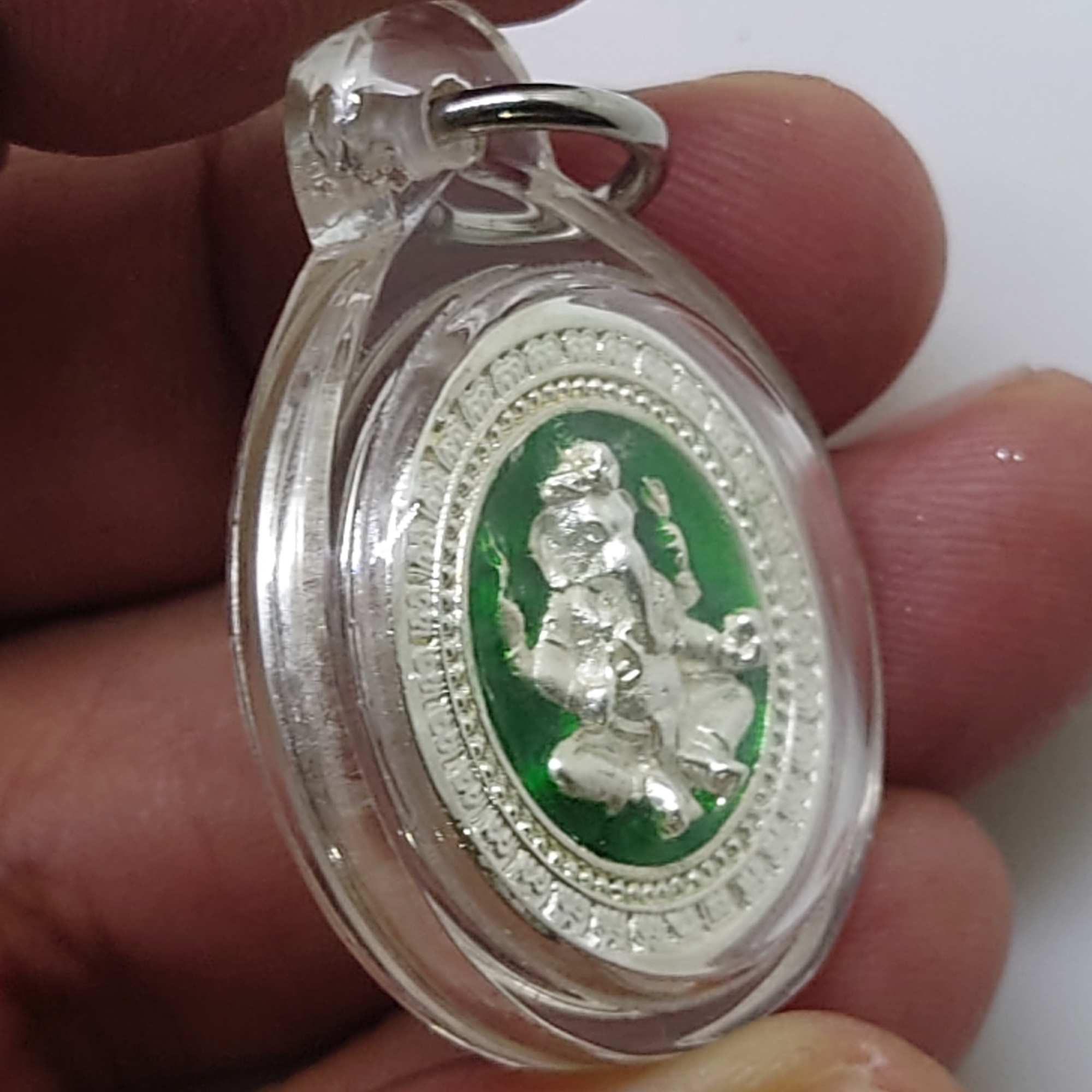 พระพิฆเนศ มหาเทพแห่งความสำเร็จ เนื้อเงิน ลงยาเขียว พิมพ์เล็ก รุ่นเบญจมงคล ครบ 50 ปี ททบ 5 ปี2551 เลี่ยมพร้อมใช้