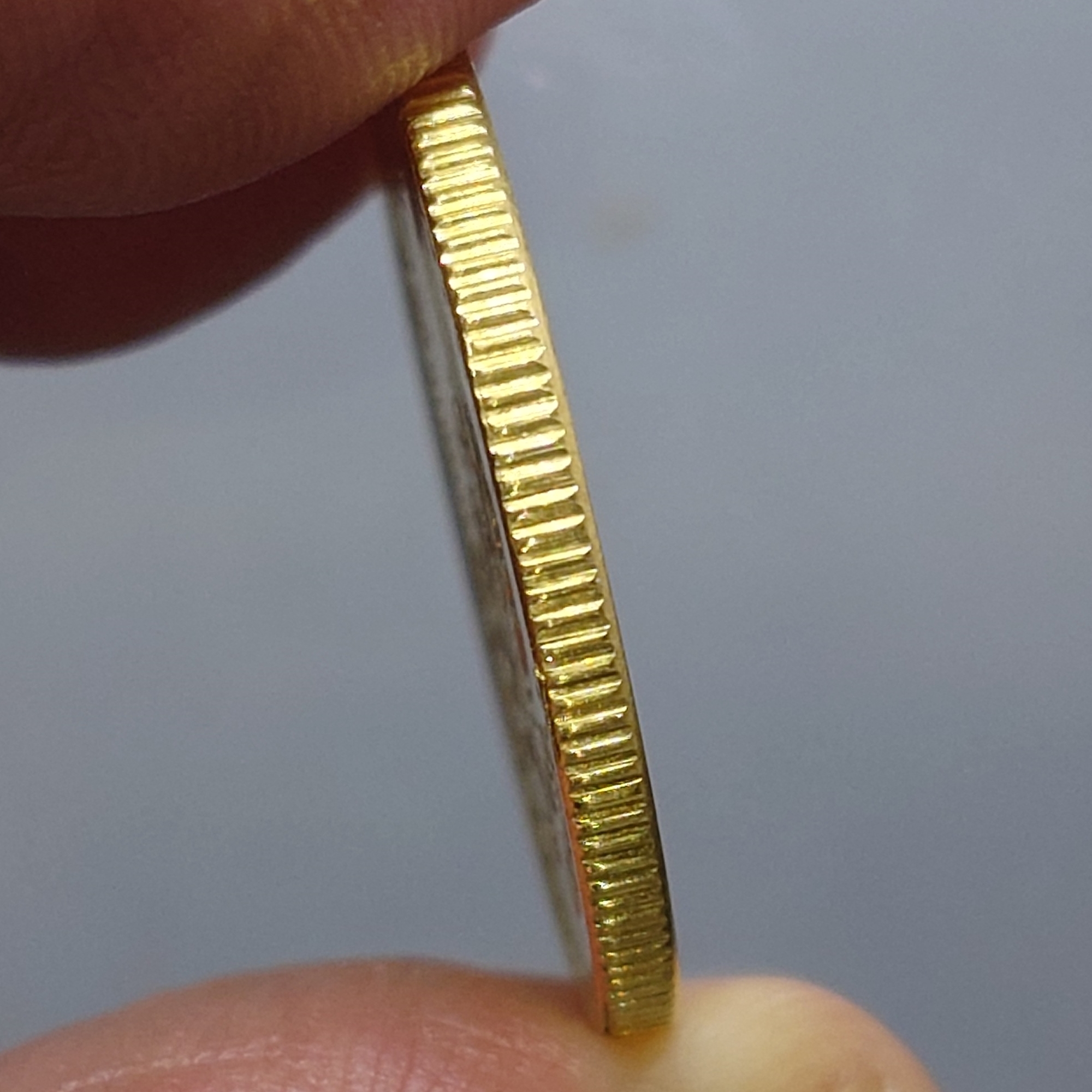 เหรียญทองคำ 9000 บาท (หนัก 15 กรัม) ที่ระลึกสมโภชกรุงรัตนโกสินทร์ 200 ปี พ.ศ. 2525