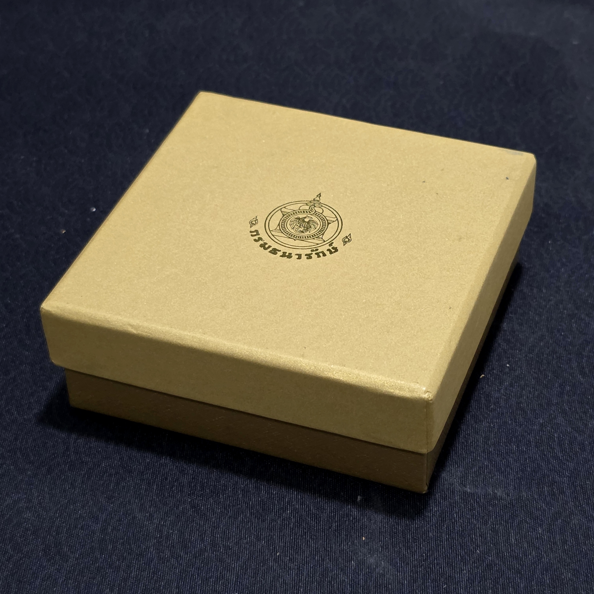 เหรียญทองคำเงา 16000 บาท (หนัก 15 กรัม) ที่ระลึกฉลองพระชนมายุ 5 รอบ เจ้าฟ้าจุฬาภรณ์ พ.ศ.2560 พร้อมกล่อง และใบเซอร์