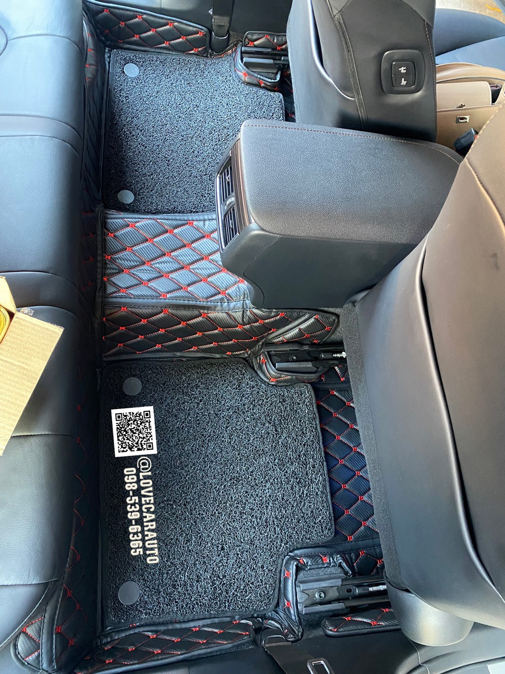 พรมปูพื้นรถยนต์ 7D Toyota Camry โตโยต้า คัมรี่ 2019 ลายเคฟล่าสีดำด้ายแดง +ไวนิลดำ