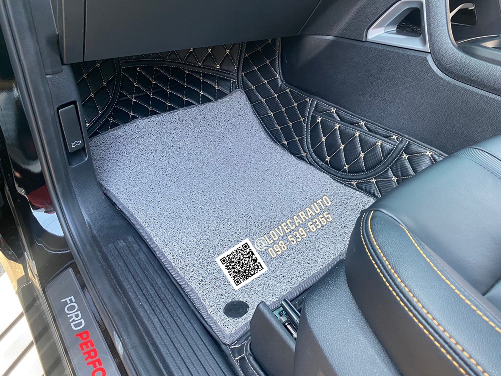 พรมปูพื้นรถยนต์ 7D Ford Ranger 4Door 2022 ลายเคฟล่าสีดำด้ายทอง +ไวนิลเทา