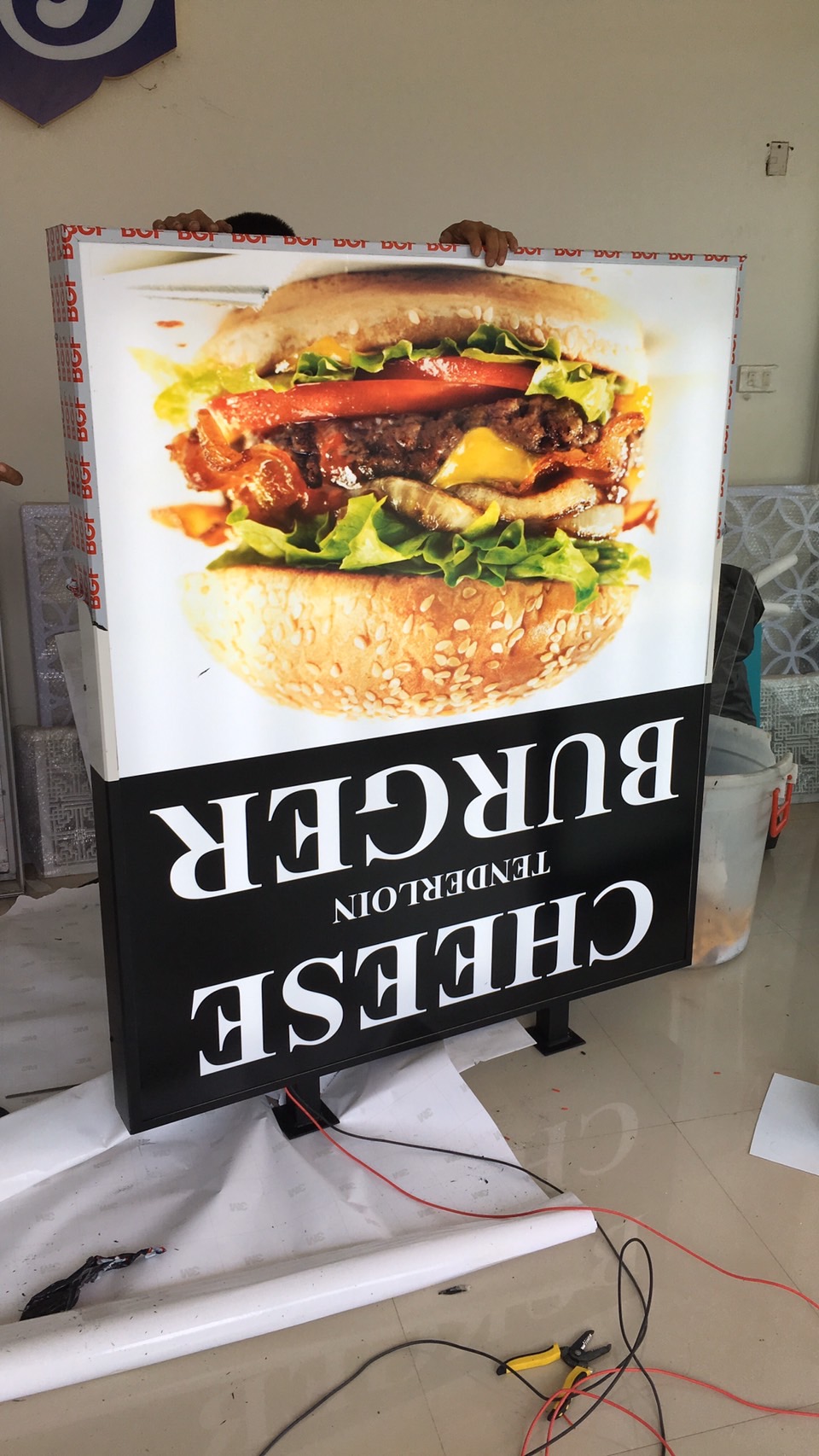 ป้ายกล่องไฟแอลอีดีขอบอลูมิเนียม งานCHEESE BURGER TENDERLOIN