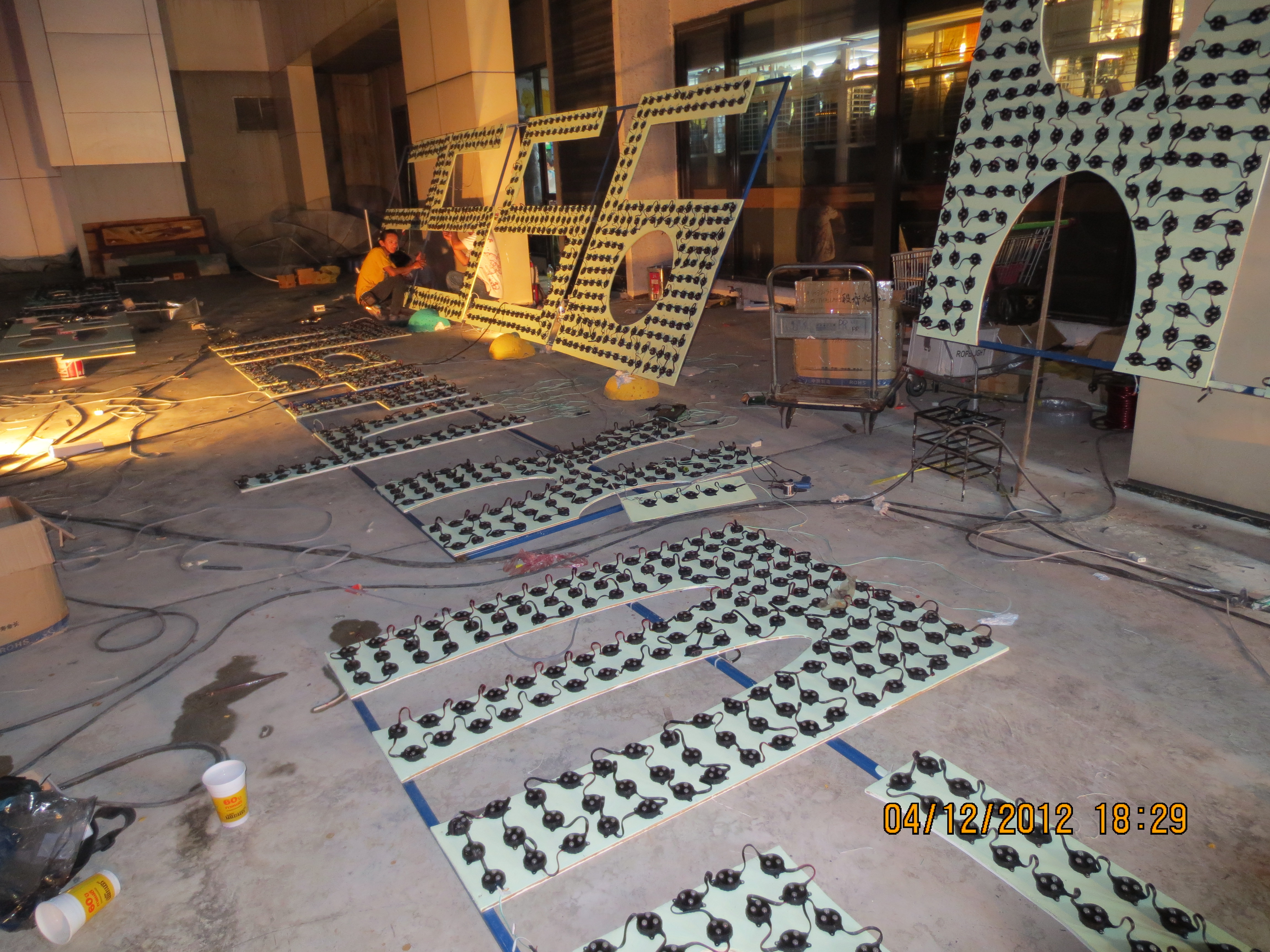 ป้ายไฟปิงปองRGB งานMERRY CHRISTMAS ปี2012 ตึกMBK