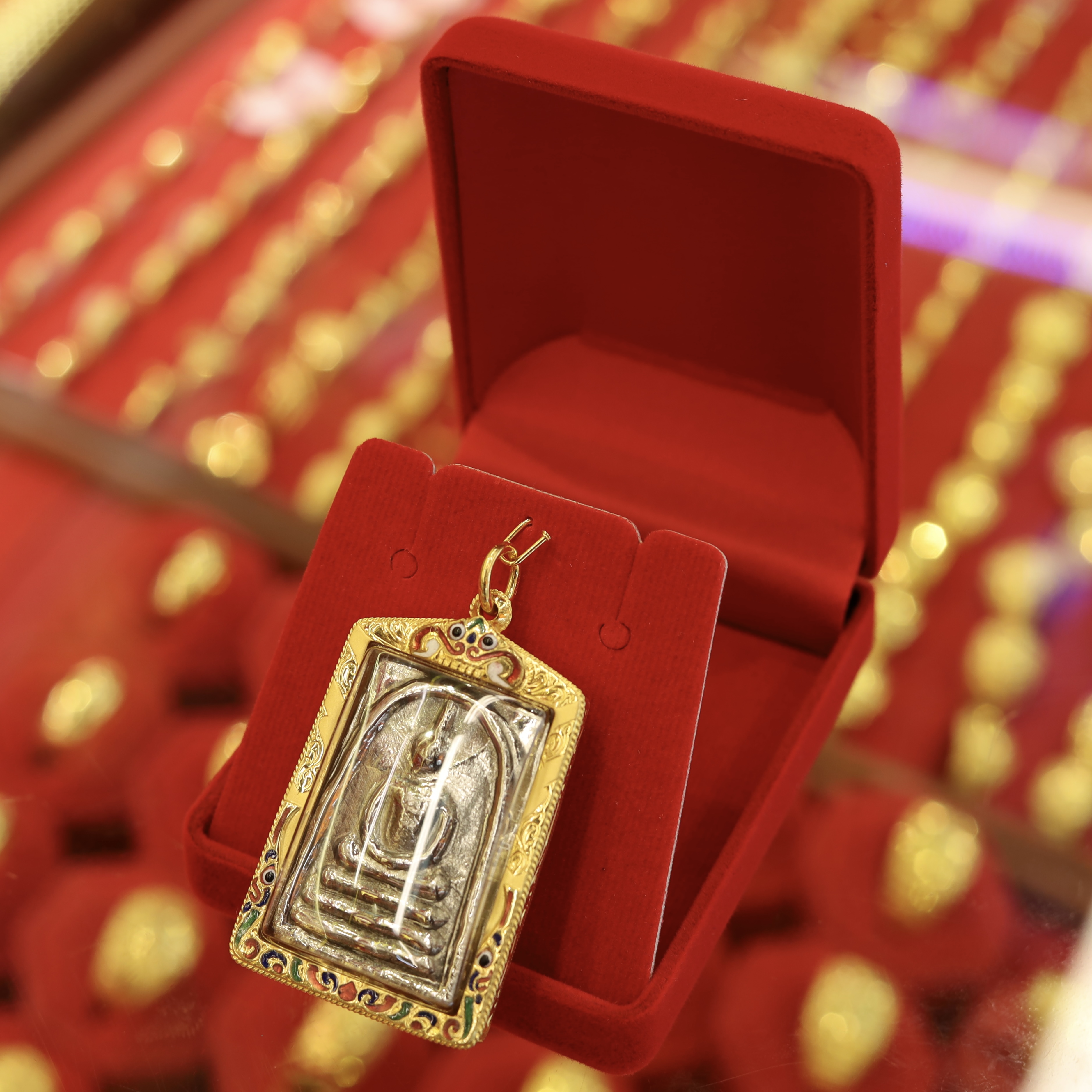 ร้านเลี่ยมพระในตัวเมืองอยุธยา (กรอบทอง ตลับทอง อัดกันน้ำ) รอรับได้เลย ดำเนินการโดยช่างผู้มากประสบการณ์