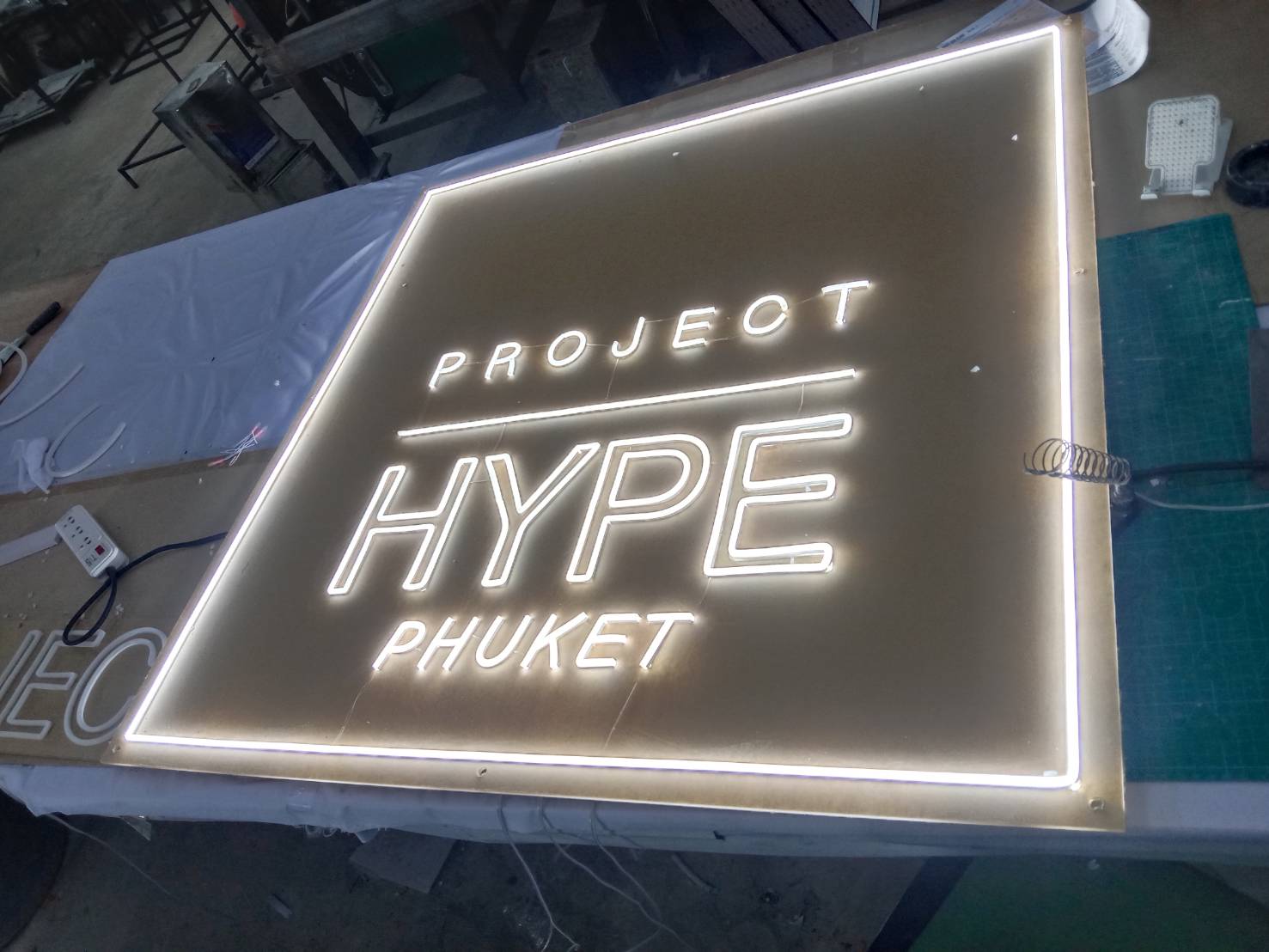 ป้ายไฟนีออน PROJECT HYPE PHUKET