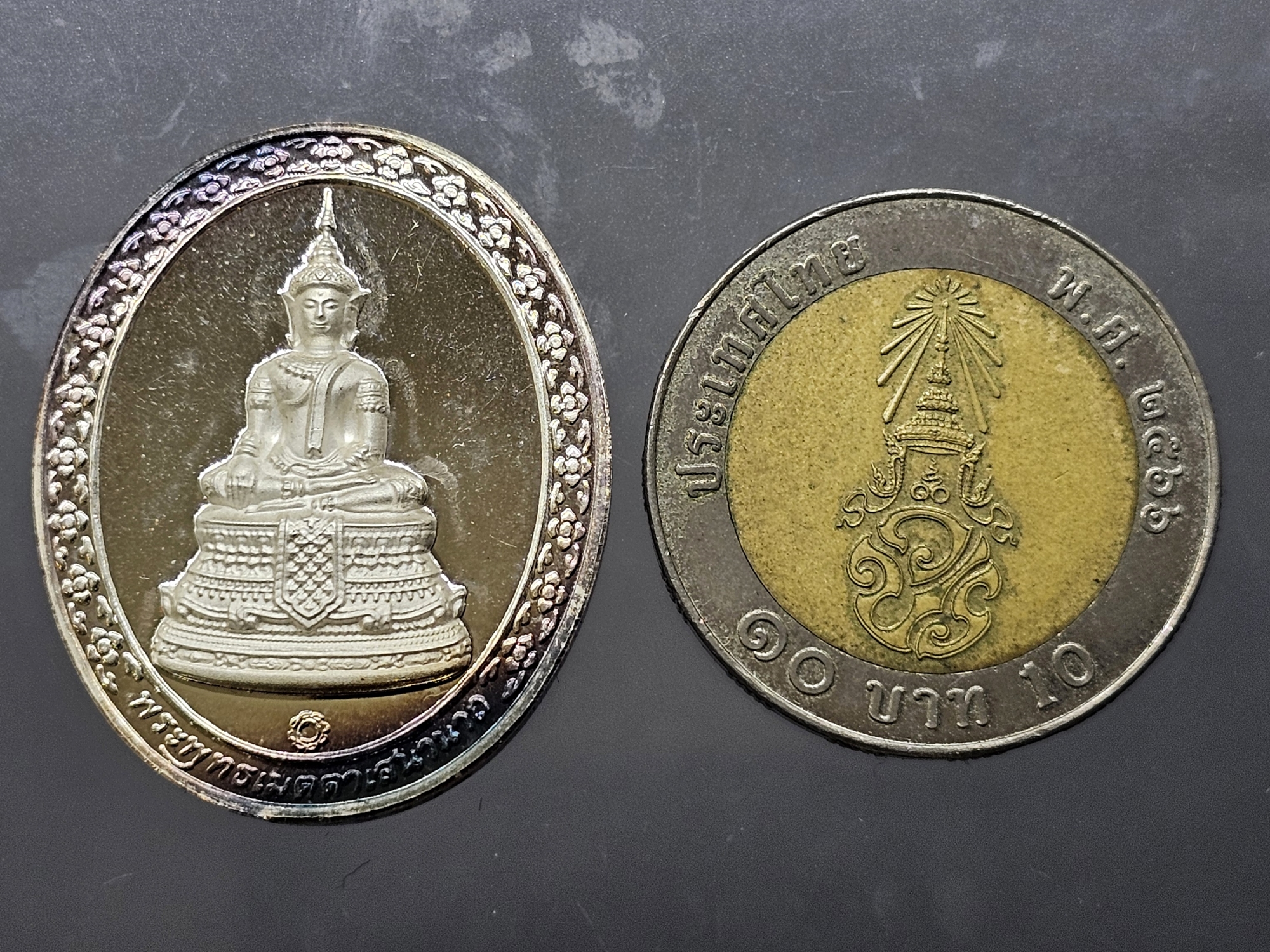 พระพุทธเมตตาเสนานาถ หลังพระปรมาภิไธย ภ.ป.ร. เนื้อเงิน กองทัพบก จัดสร้างเนื่องในวโรกาส 84 พรรษา ร9 ปี2556 พร้อมกล่องเดิม