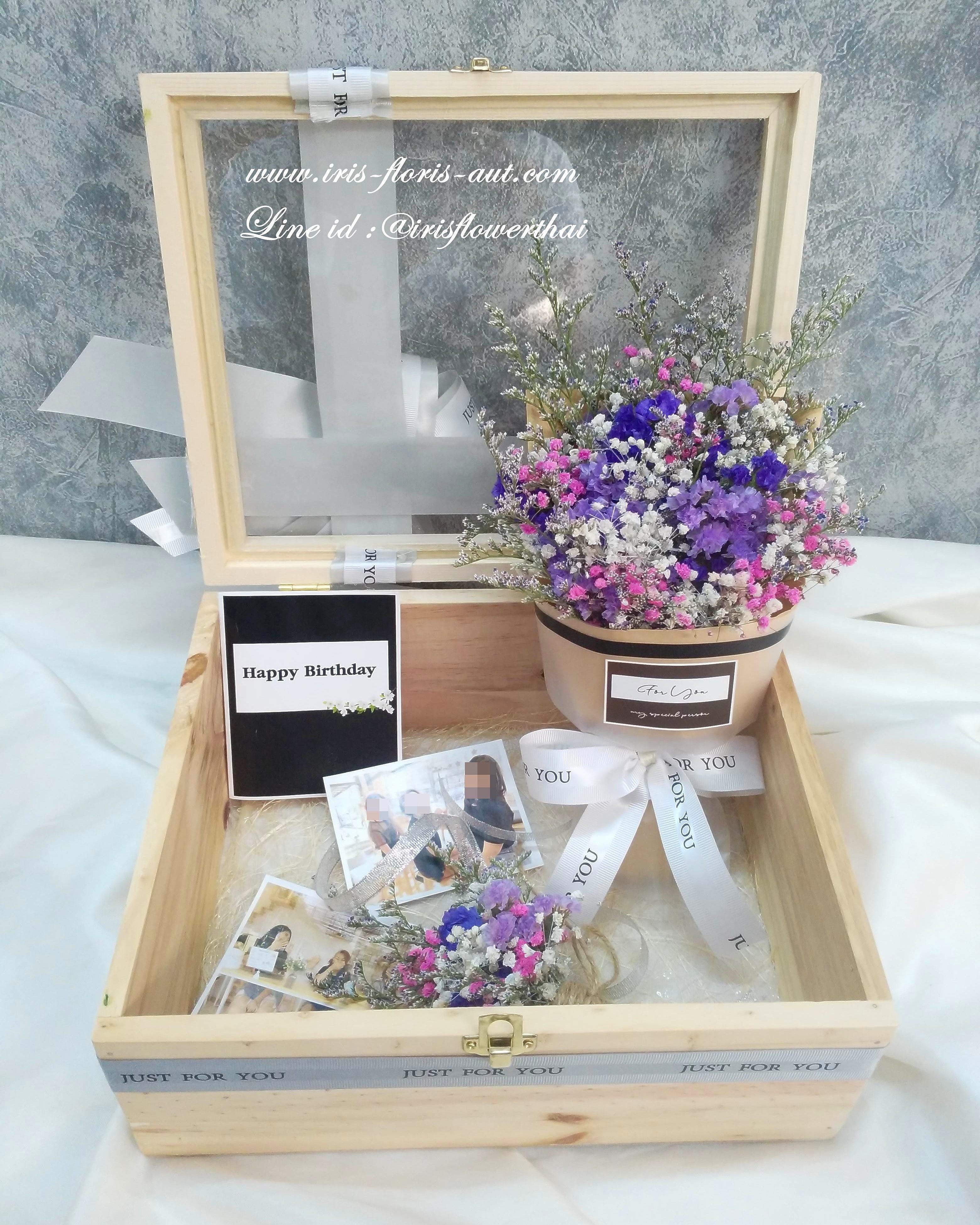 Flower Box กล่องดอกไม้แต่งโบว์แดง