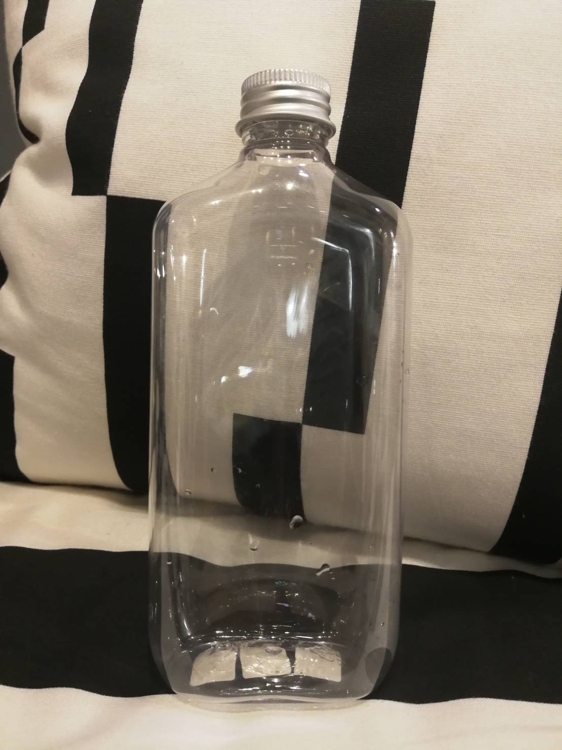 ขวด PET แบนรี 280 ml ปาก 24 mm.ฝาอลู