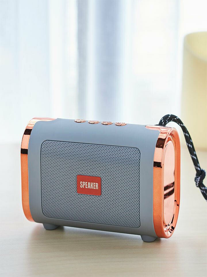 รหัสสินค้า 111 ลำโพงขยายเสียงขนาดพกพา ให้พลังเสียงคมชัด ขนาดเล็กพกพาง่าย ใช้งานสะดวก