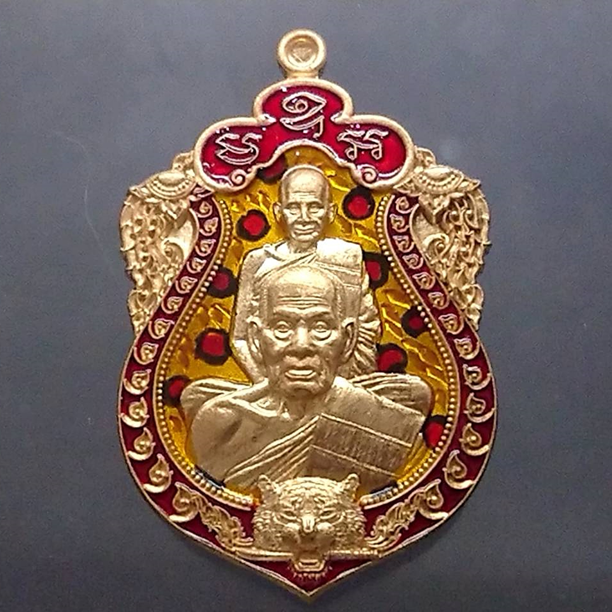 เหรียญเสมาเสือคาบดาบ 3 เนื้อสัตตะ ลงยาเสือดาว หลังเสือคู่ หลวงพ่อพัฒน์ วัดห้วยด้วน ปี2564