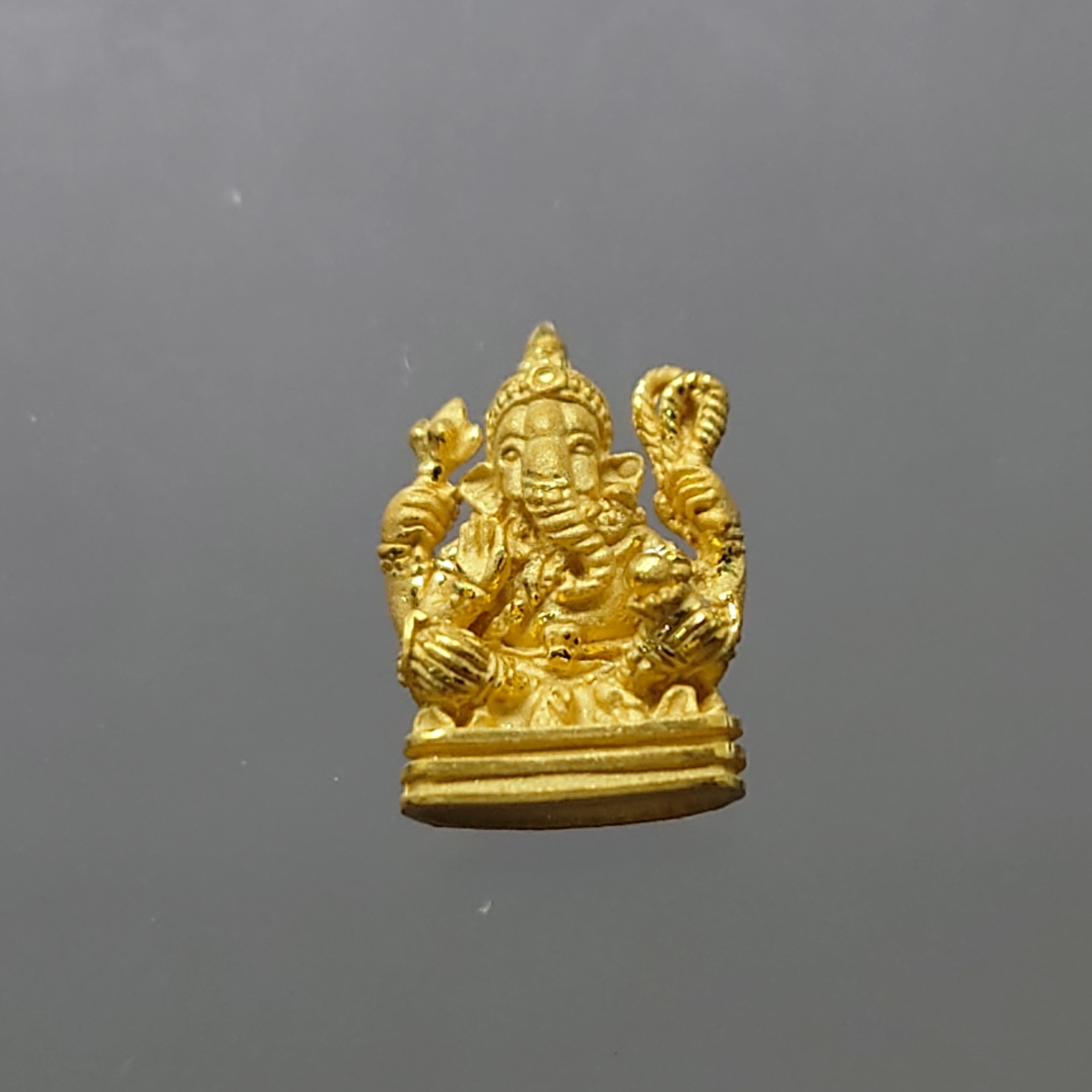 พระพิฆเนศ เนื้อทองคำแท้ รุ่นอุดมโชคโภคทรัพย์ วัดโสธรวราราม พ.ศ.2550 พร้อมกล่องเดิม