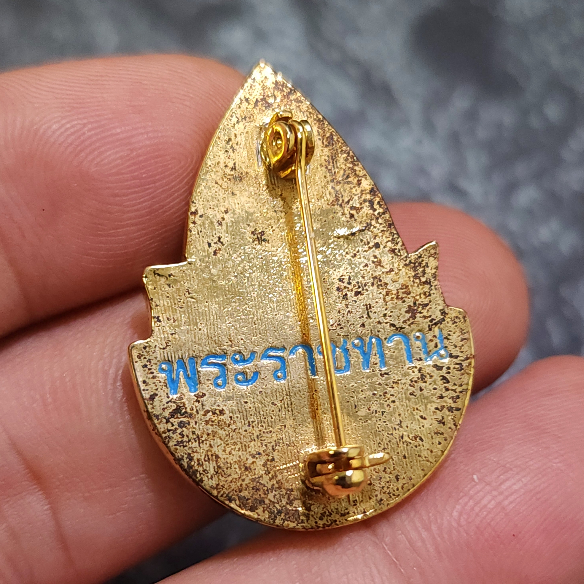 เข็มกลัด เข็มพระราชทาน ราชินี ฉลองครบ 72 พรรษา 2547