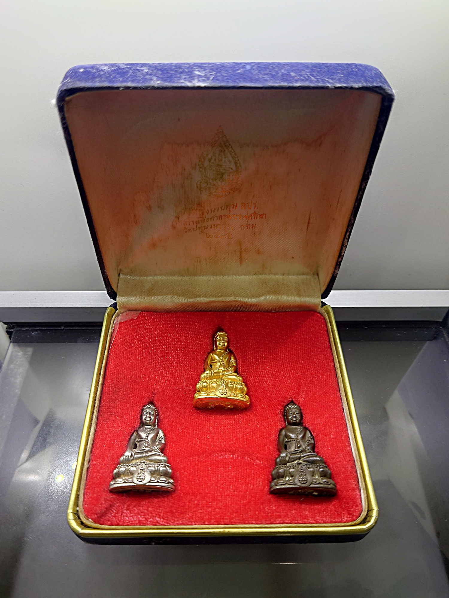 พระกริ่งนวปทุม ภปร (ครบชุด เนื้อทองคำ เนื้อเงิน เนื้อนวะ) พ.ศ.2535 พร้อมกล่องเดิม นิยม สร้างน้อย หายาก