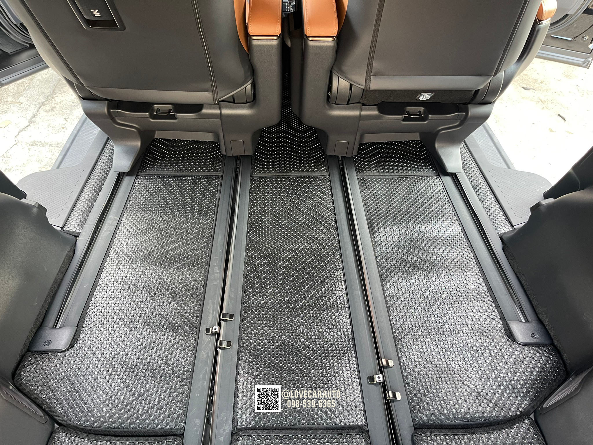 พรมรถตู้ Toyota Alphard 40 ปี 2025 กระดุมเล็กดำ