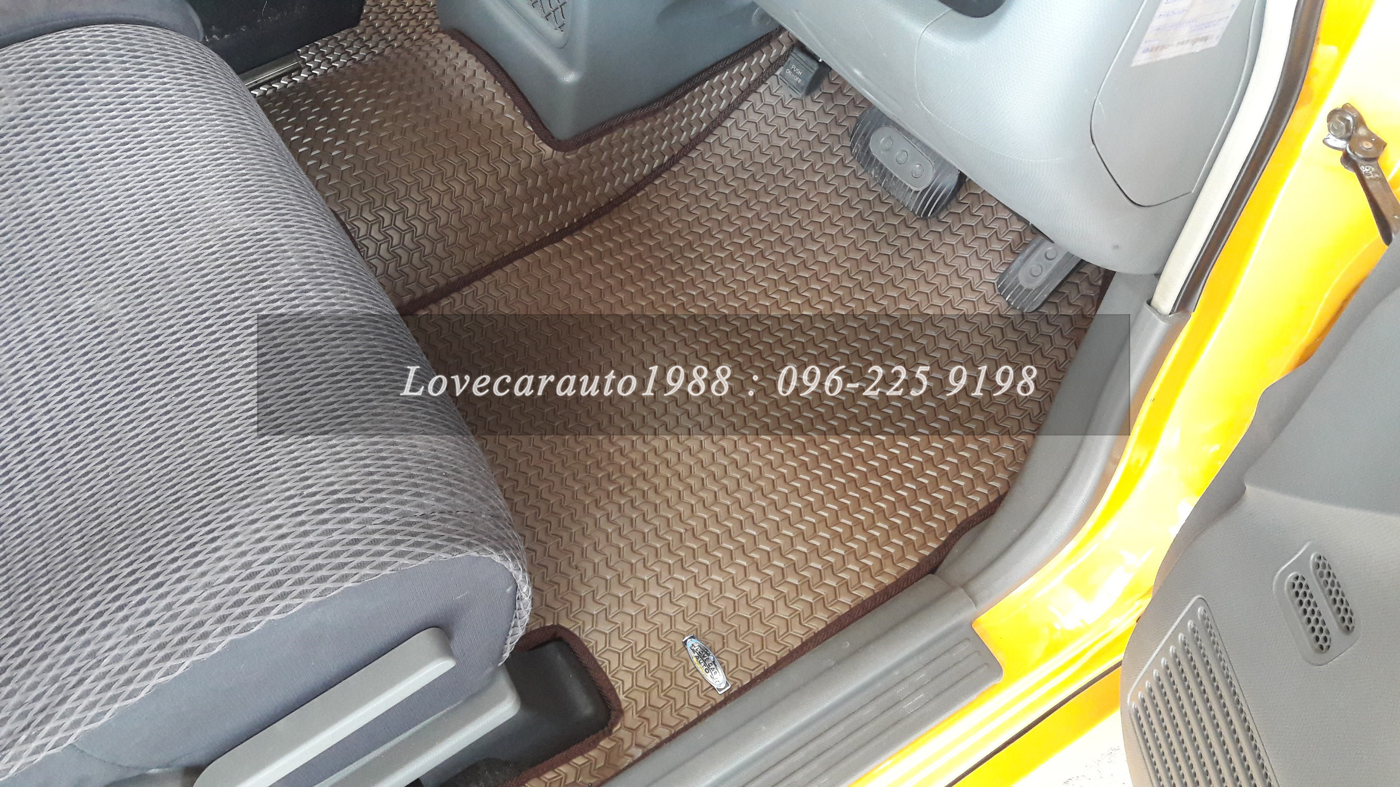 ยางปูรถยนต์ Nissan Cube ลูกศรสีน้ำตาล