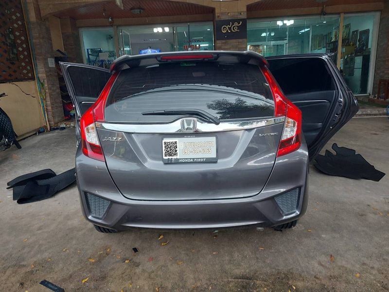 พรมปูพื้นรถยนต์ Honda Jazz 2014 พรมvvip สีดำด้ายแดง