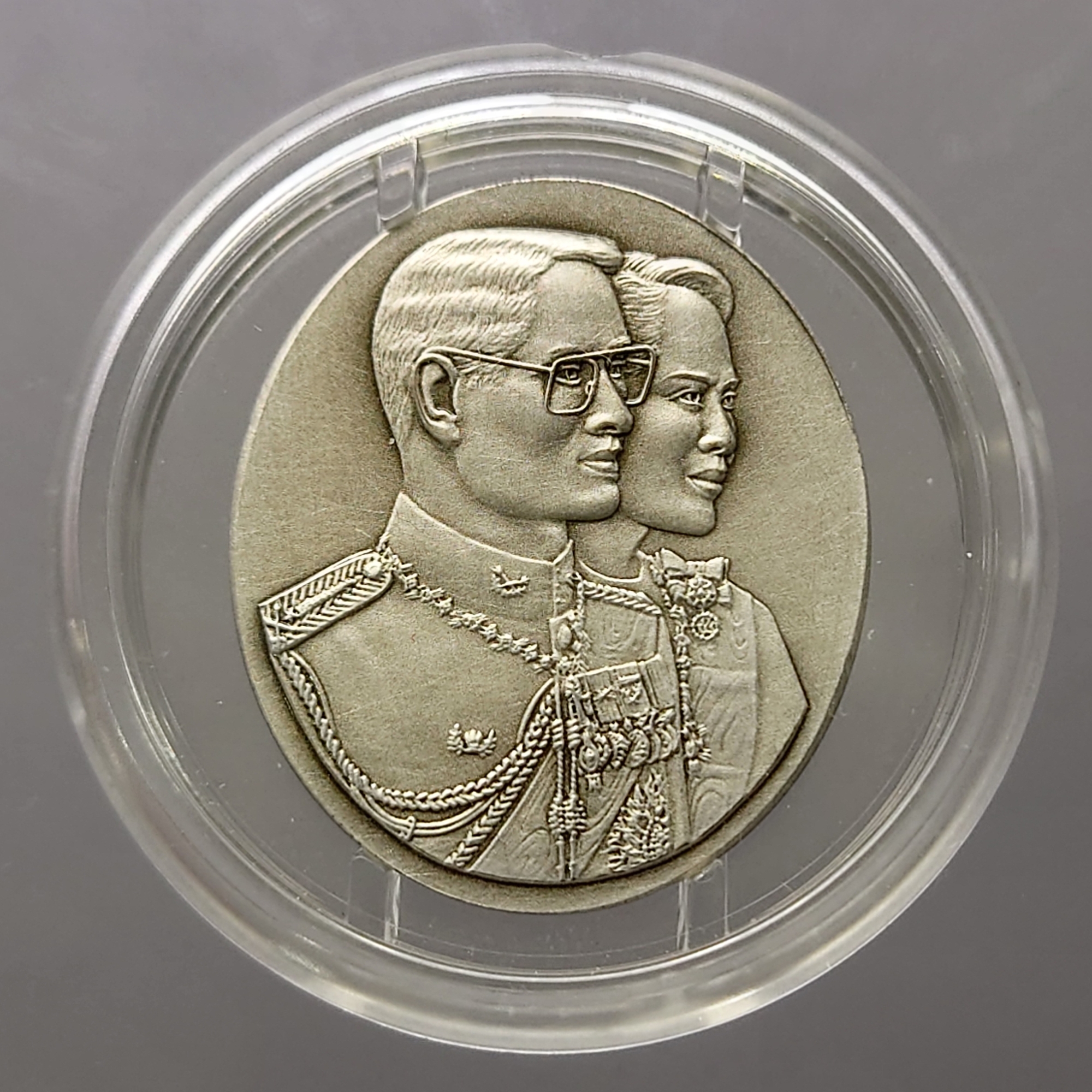 เหรียญที่ระลึก 80 ปี แพทยสมาคมแห่งประเทศไทยฯ พ.ศ.2544 บล็อกฮูกานิน สวิส เนื้อชุบเงินซาติน พร้อมกล่อง และใบรับรอง