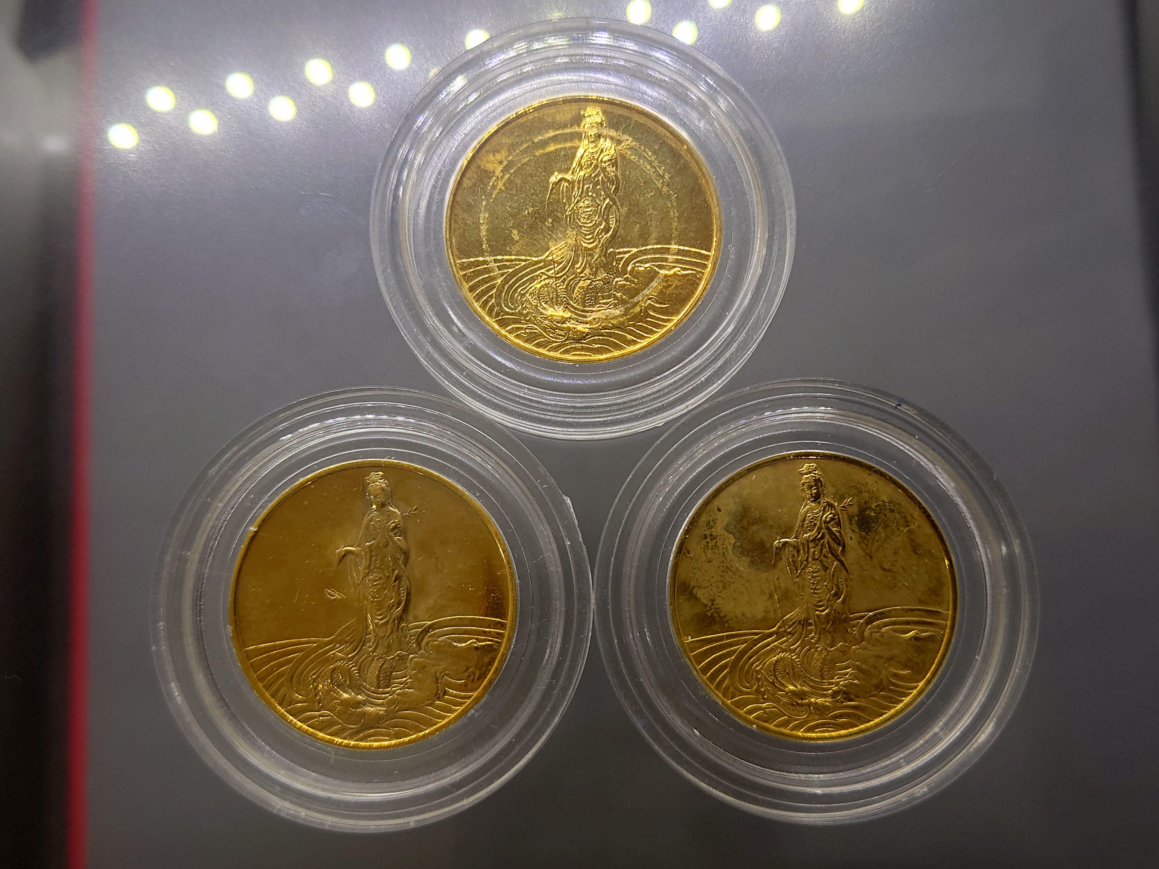 พระมหาโพธิสัตว์กวนอิม ญสส เนื้อชุบทอง ขนาด 3 เซ็น วัดบวรนิเวศวิหาร ปี2536 ไม่ผ่านใช้
