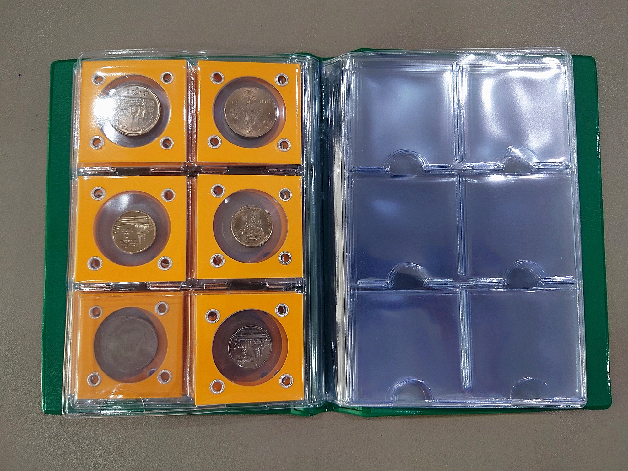 ชุดเหรียญ 1 บาท ครบชุด 23 วาระ เนื้อนิเกิล ไม่ผ่านใช้ บรรจุเม้าท์เจาะตาไก่ ใส่เล่มสะสม