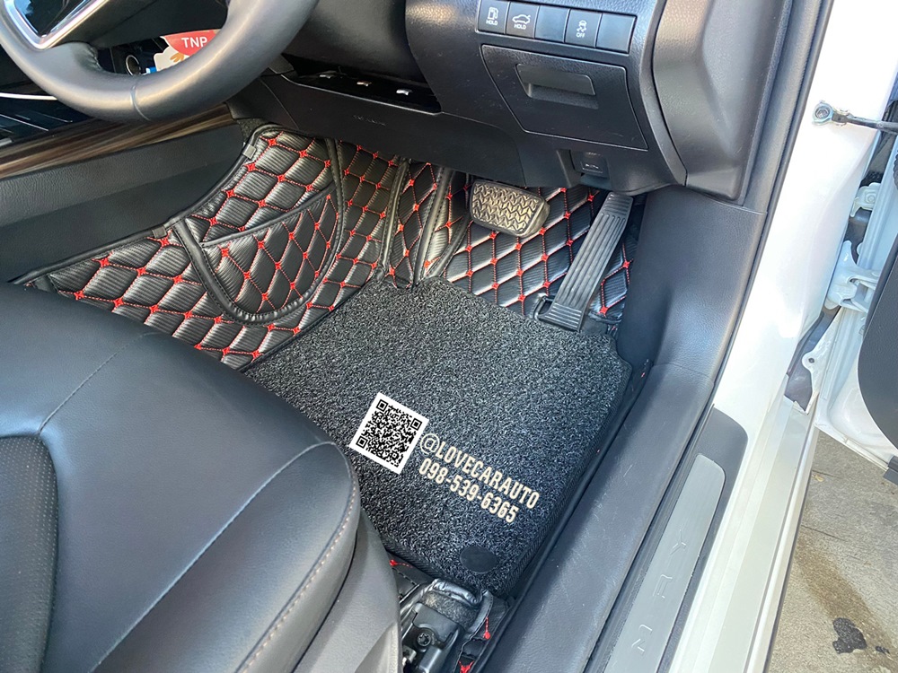 พรมปูพื้นรถยนต์ 7D Toyota Camry โตโยต้า คัมรี่ 2019 ลายเคฟล่าสีดำด้ายแดง +ไวนิลดำ