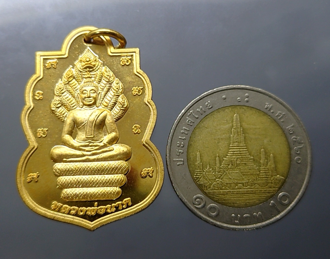 เหรียญหลวงพ่อนาค(นาคปรก) หลังพระอินทราธิราช พระเทพวิสุทธิกวี วัดบวรนิเวศวิหาร เนื้อทองฝาบาตรขัดเงาพ่นทราย 2559 พร้อมกล่องเดิม