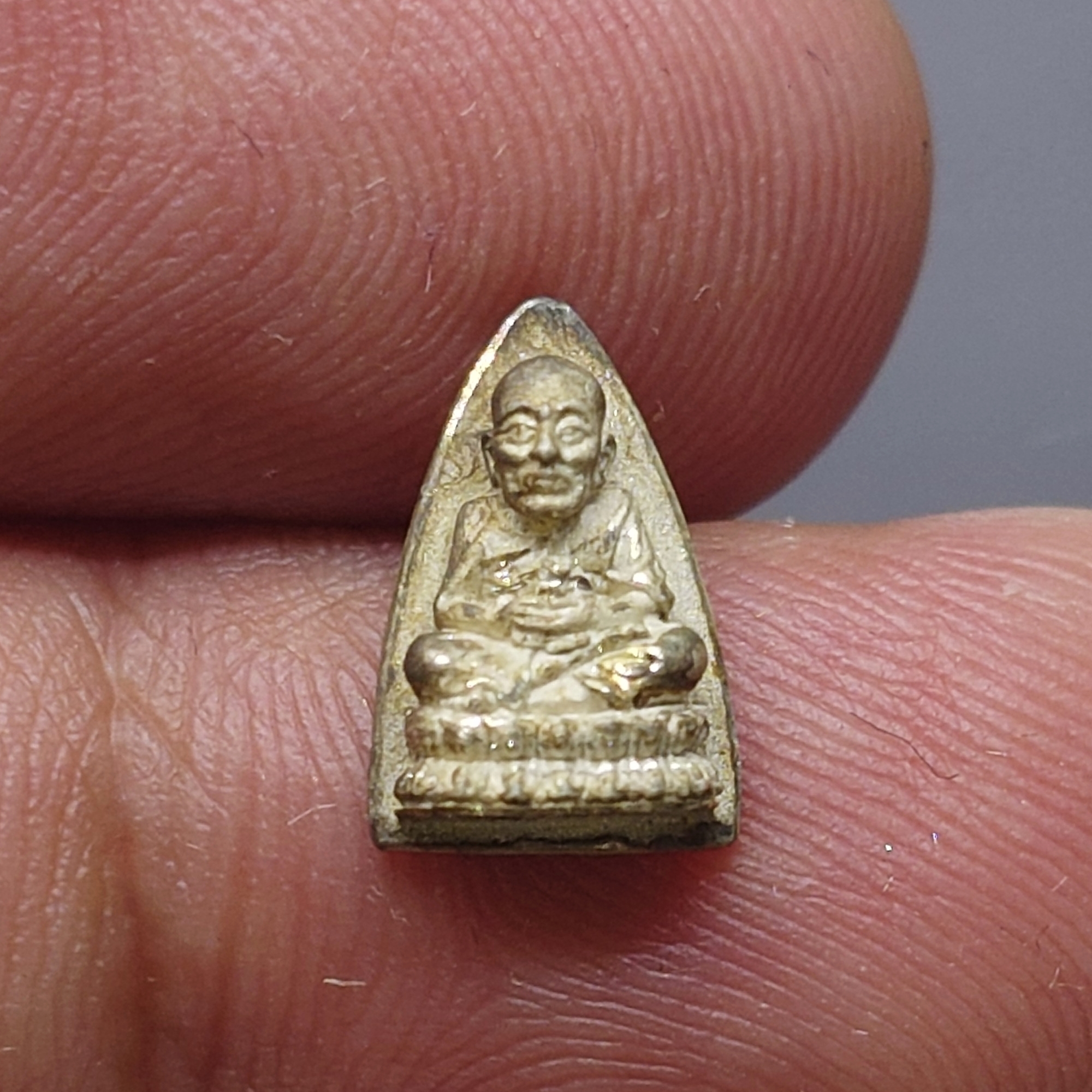 หลวงปู่ทวดเหยียบน้ำทะเลจืด เนื้อเงิน พิมพ์จิ๋ว ศูนย์การทหารปืนใหญ่ สร้าง พุทธาภิเษก วัดประสาทบุญญาวาส ปี2540 พร้อมกล่องเดิม