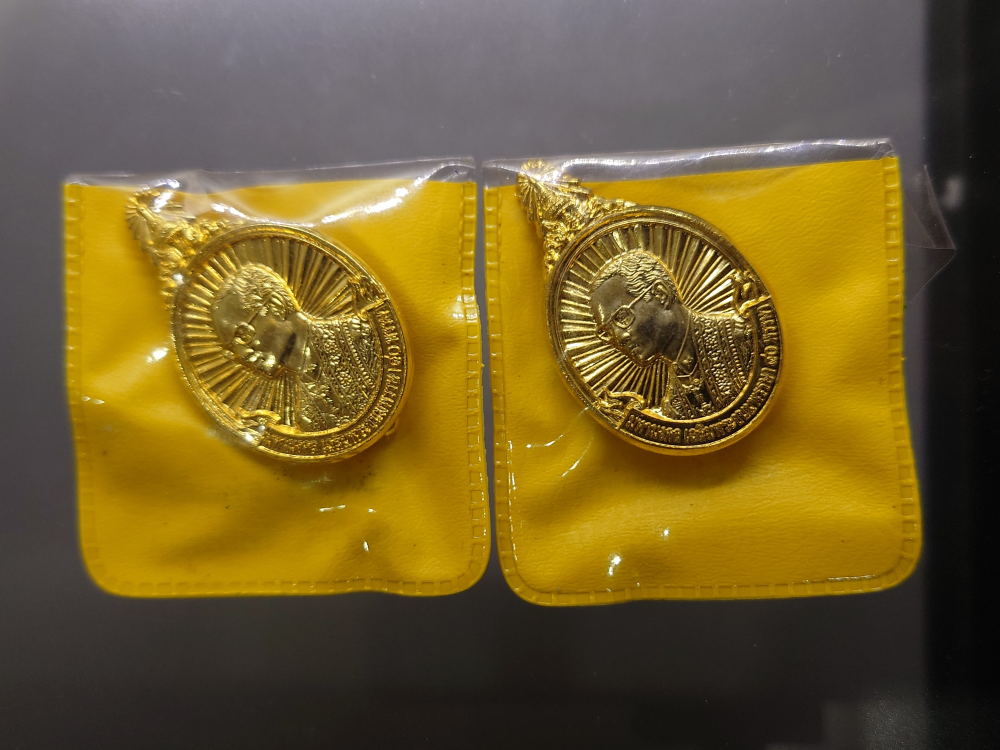 เข็มกลัด เข็มที่ระลึก 5 ธันวามหาราช ครั้งที่ 31 ในหลวง ร9 พ.ศ.2550