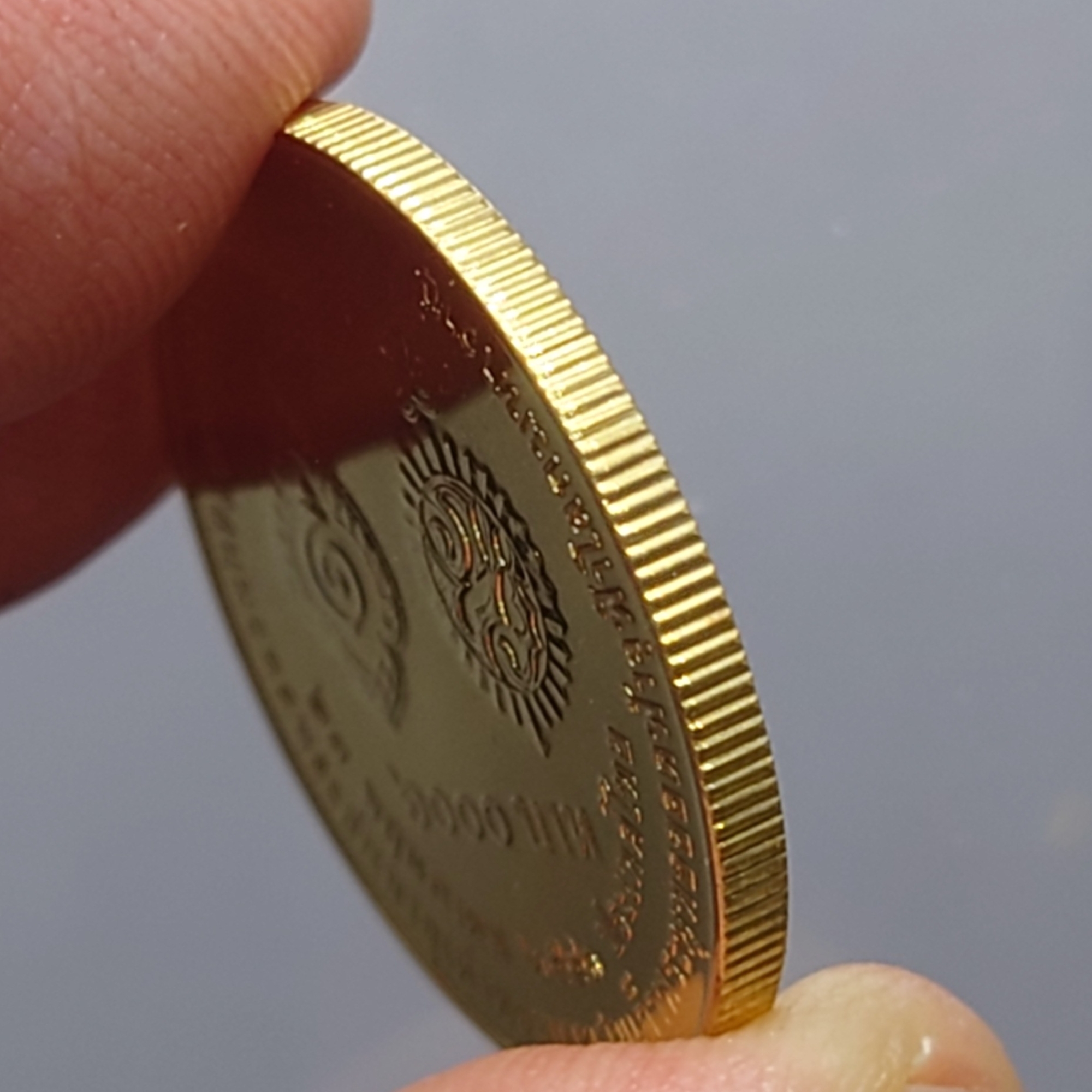 เหรียญทองคำ ชนิดราคา 6000 บาท (หนัก 15 กรัม) ที่ระลึกพระราชพิธีสมมงคลพระชนมายุเท่ารัชกาลที่ 1 พ.ศ.2543