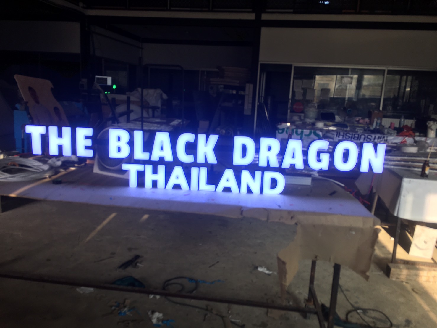 งานป้ายตัวอักษรออกไฟ ไฟออกหน้า ร้านชานมไข่มุก