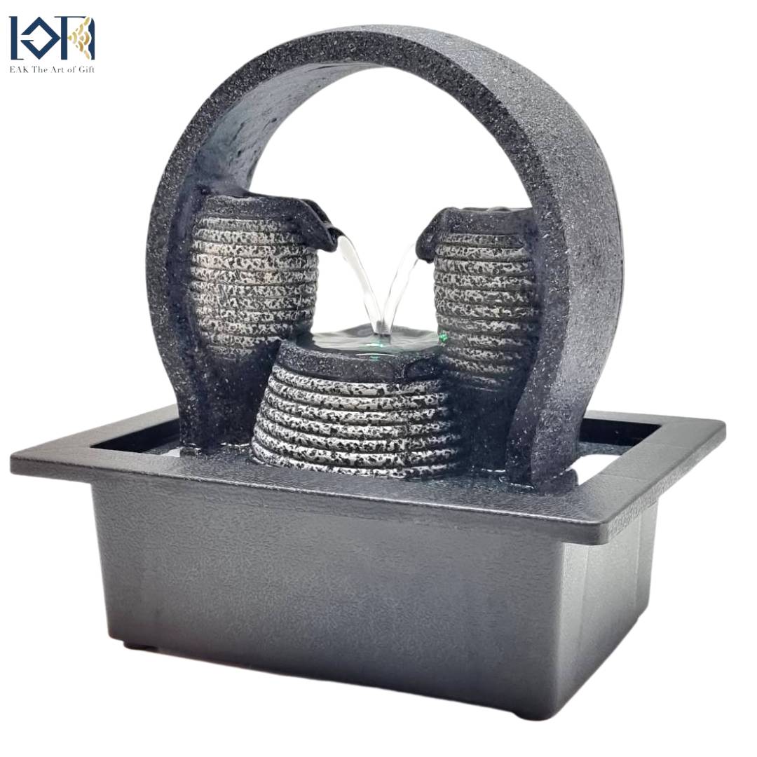 น้ำพุล้นตั้งโต๊ะ รุ่นสายน้ำแห่งโชคลาภ21025 เป็นรูปเหยือรินน้ำเข้าหากัน ให้ความหมายถึงเงินทองไหลริน