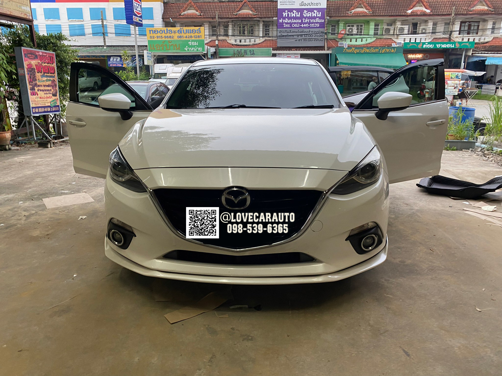 พรมปูพื้นรถยนต์ 8D Mazda3 2016 สีดำด้ายดำ เย็บติด ไวนิลเทา