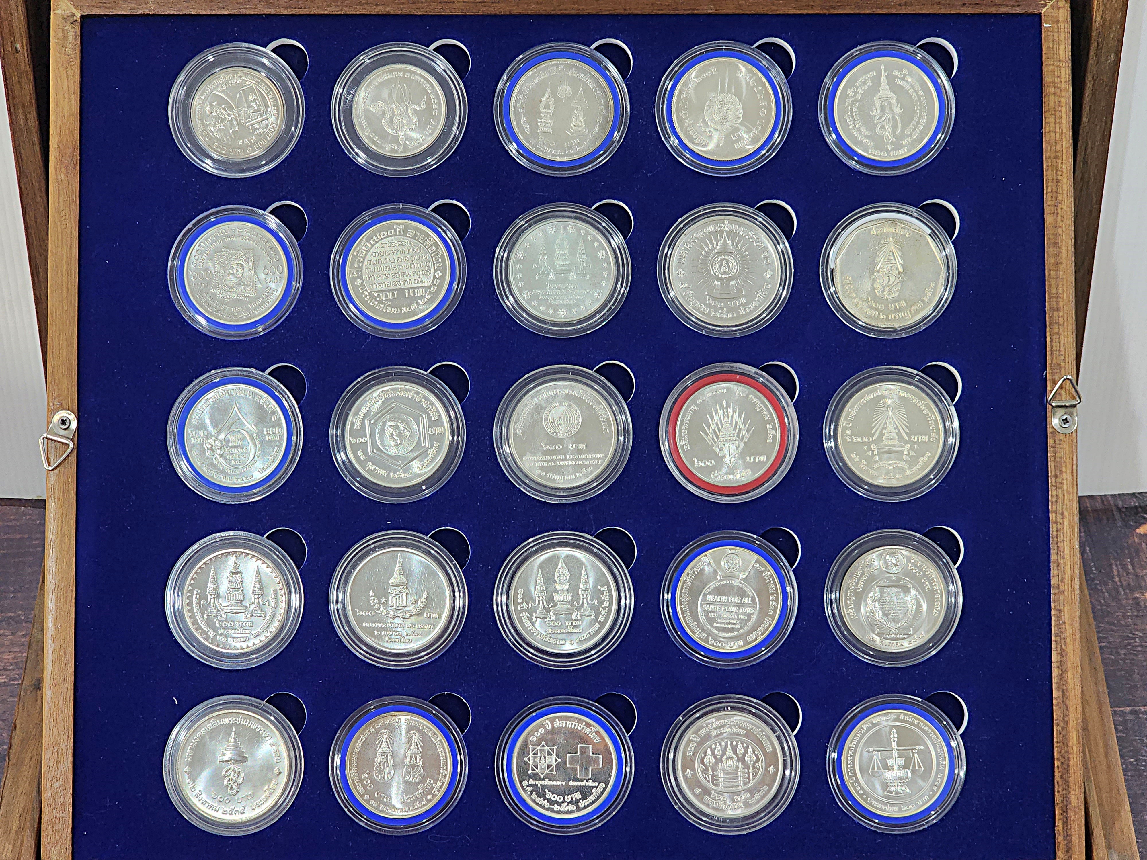 ครบชุด 43 วาระ เหรียญกษาปณ์ที่ระลึก เนื้อเงิน ชนิด 600 บาท ที่ผลิตในสมัยรัชกาลที่9 พร้อมกล่องจัดเก็บเหรียญ