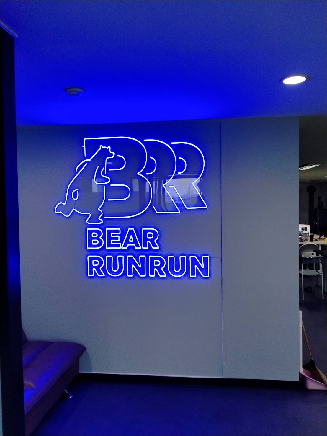 งานป้ายไฟนีออนดัด ไฟสายยางนีออนเฟล็กซ์ งานBEAR RUNRUN