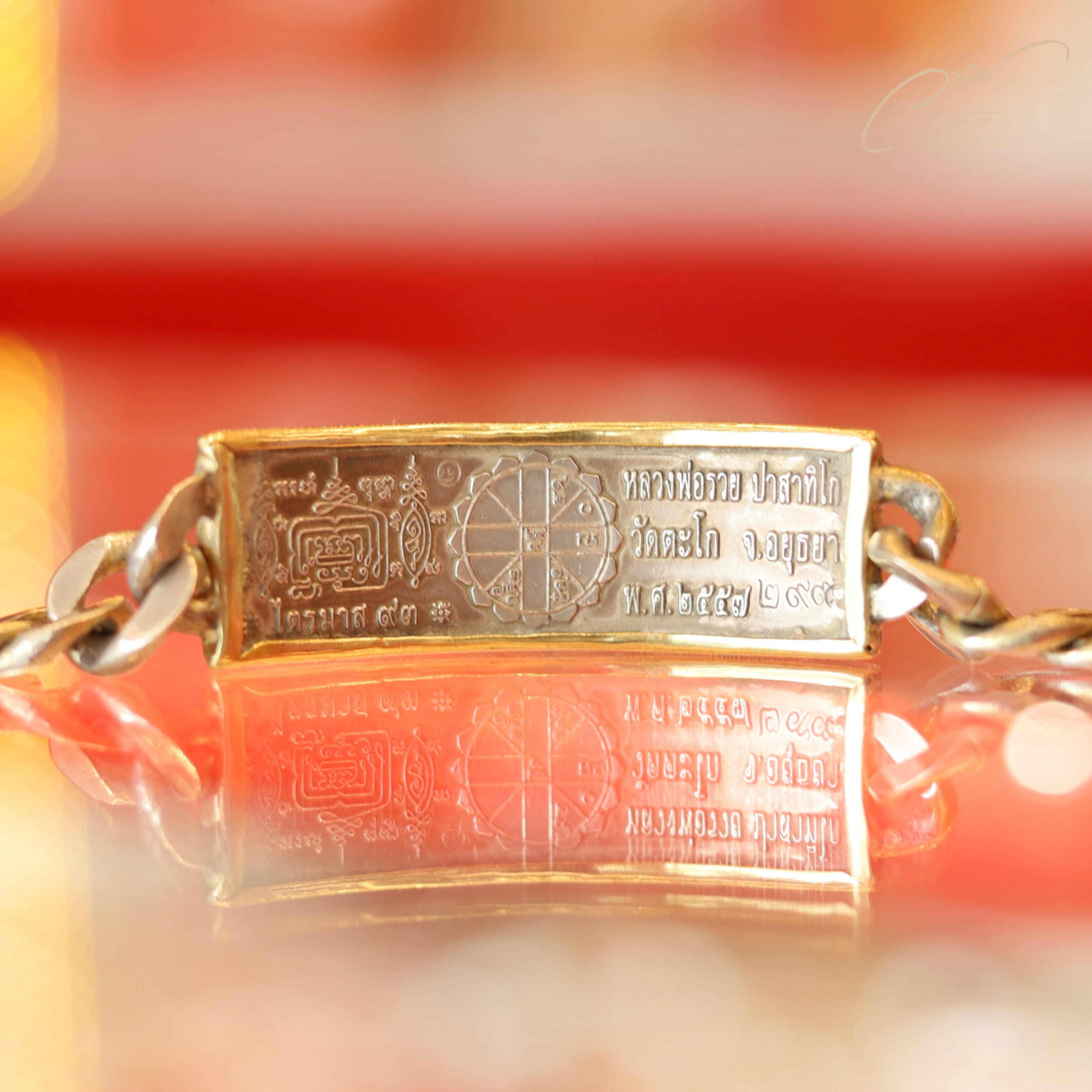 เลสหลวงพ่อรวย รุ่นไตรมาส 93 ปี 2557 น้ำหนัก 4 บาท เลี่ยมขอบทองแท้ แปะทองแท้ที่สายเลส