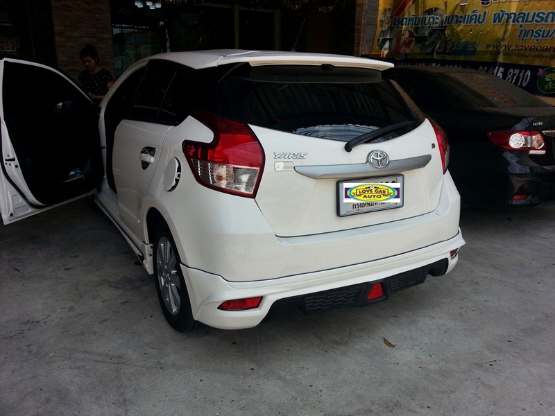 พรมปูรถเข้ารูป โตโยต้า ยาริส Toyota Yaris 2015