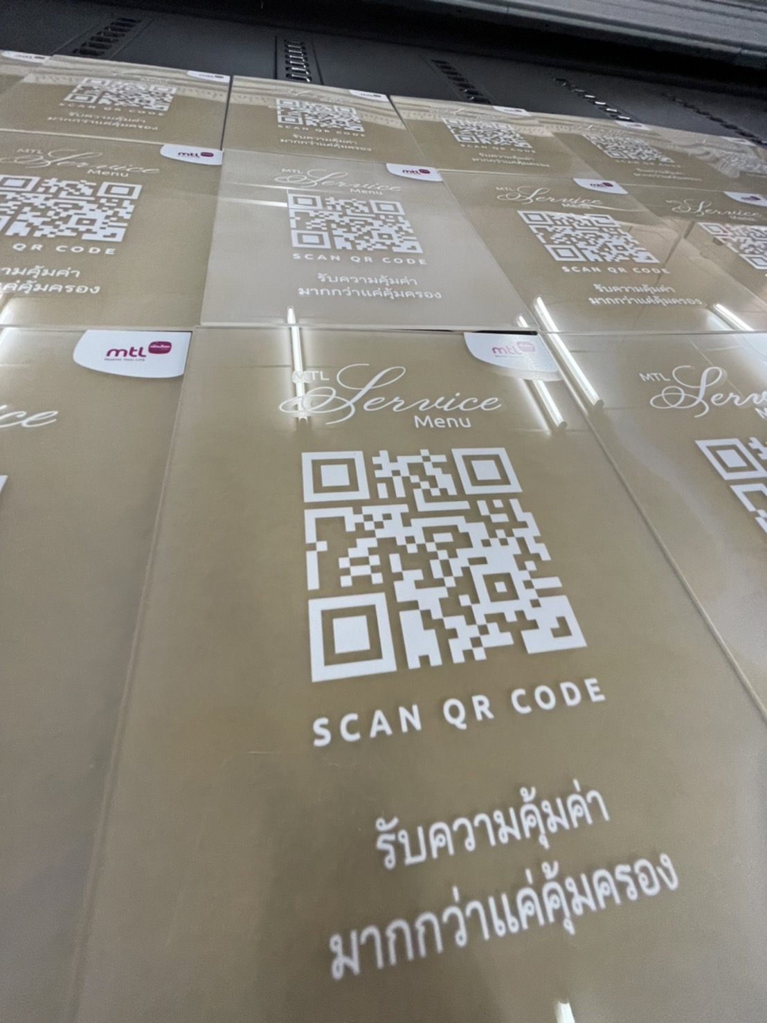 งานพิมพ์ลงบนแผ่นอะคริลิคใส งานSCAN QR CODE MTL SERVICE MENU