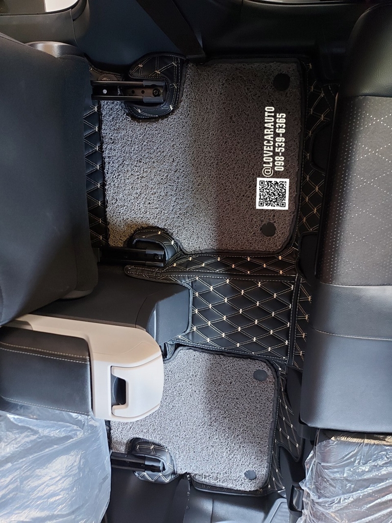 พรมปูพื้นรถยนต์ Toyota Veloz สีดำด้ายทอง + ไวนิลเทา