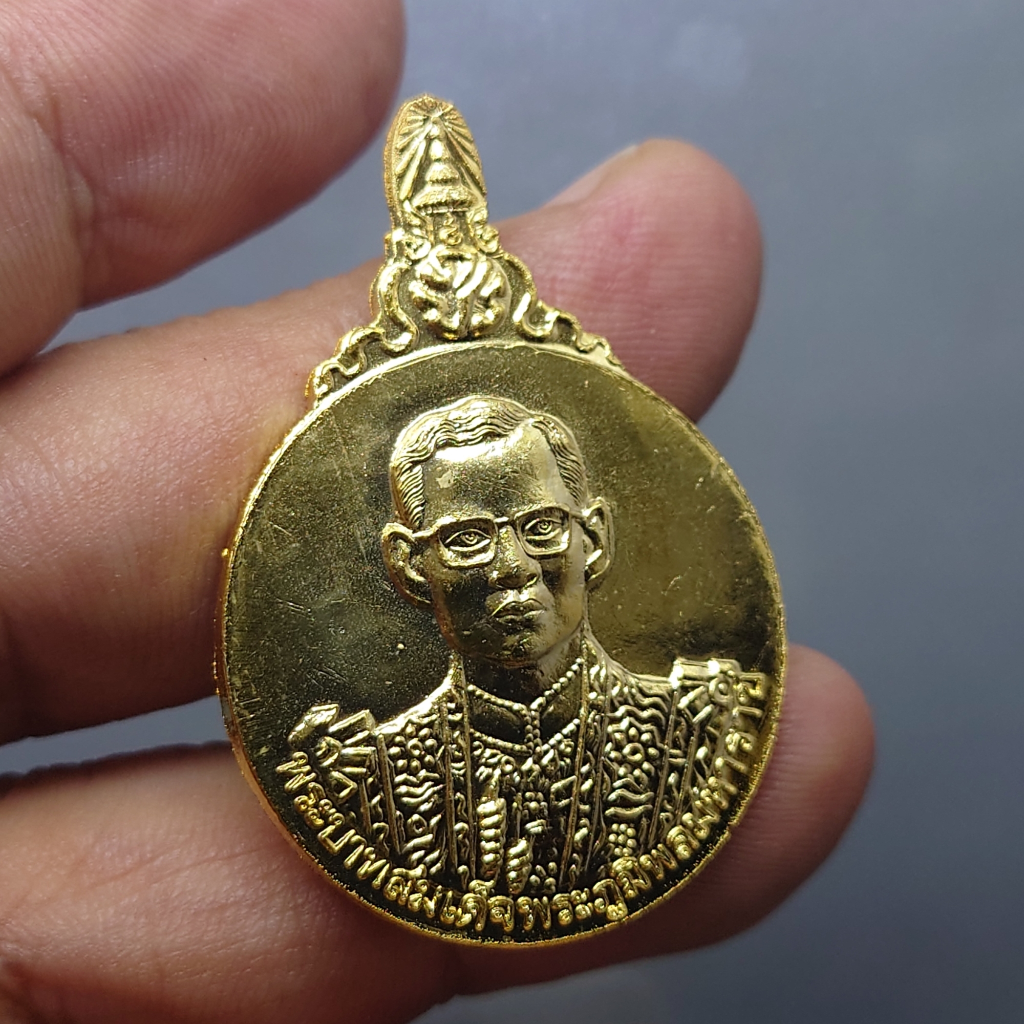 เข็มกลัด เข็มที่ระลึก 5 ธันวามหาราช กาหลั่ยทอง ครั้งที่ 22 ในหลวง ร9 พ.ศ.2541