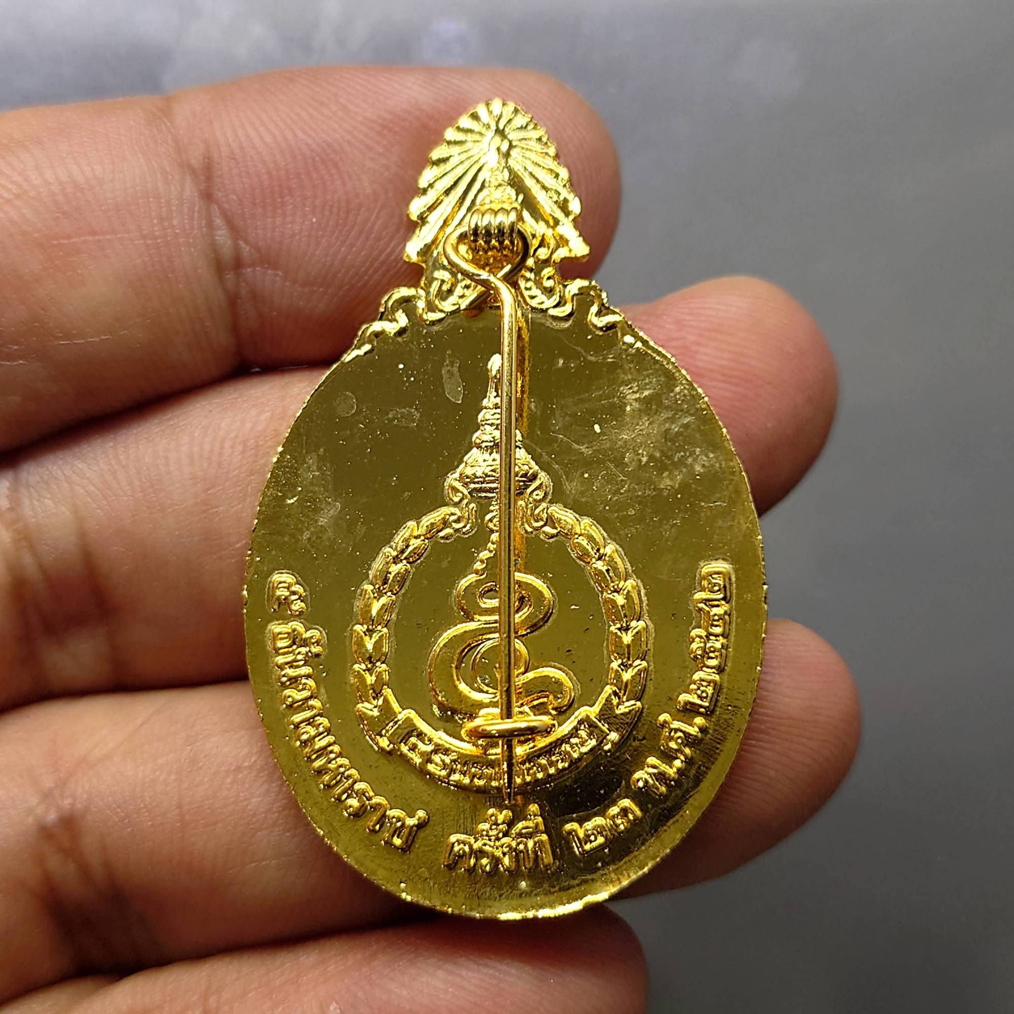 เข็มกลัด เข็มที่ระลึก 5 ธันวามหาราช กาหลั่ยทอง ครั้งที่ 23 ในหลวง ร9 พ.ศ.2542